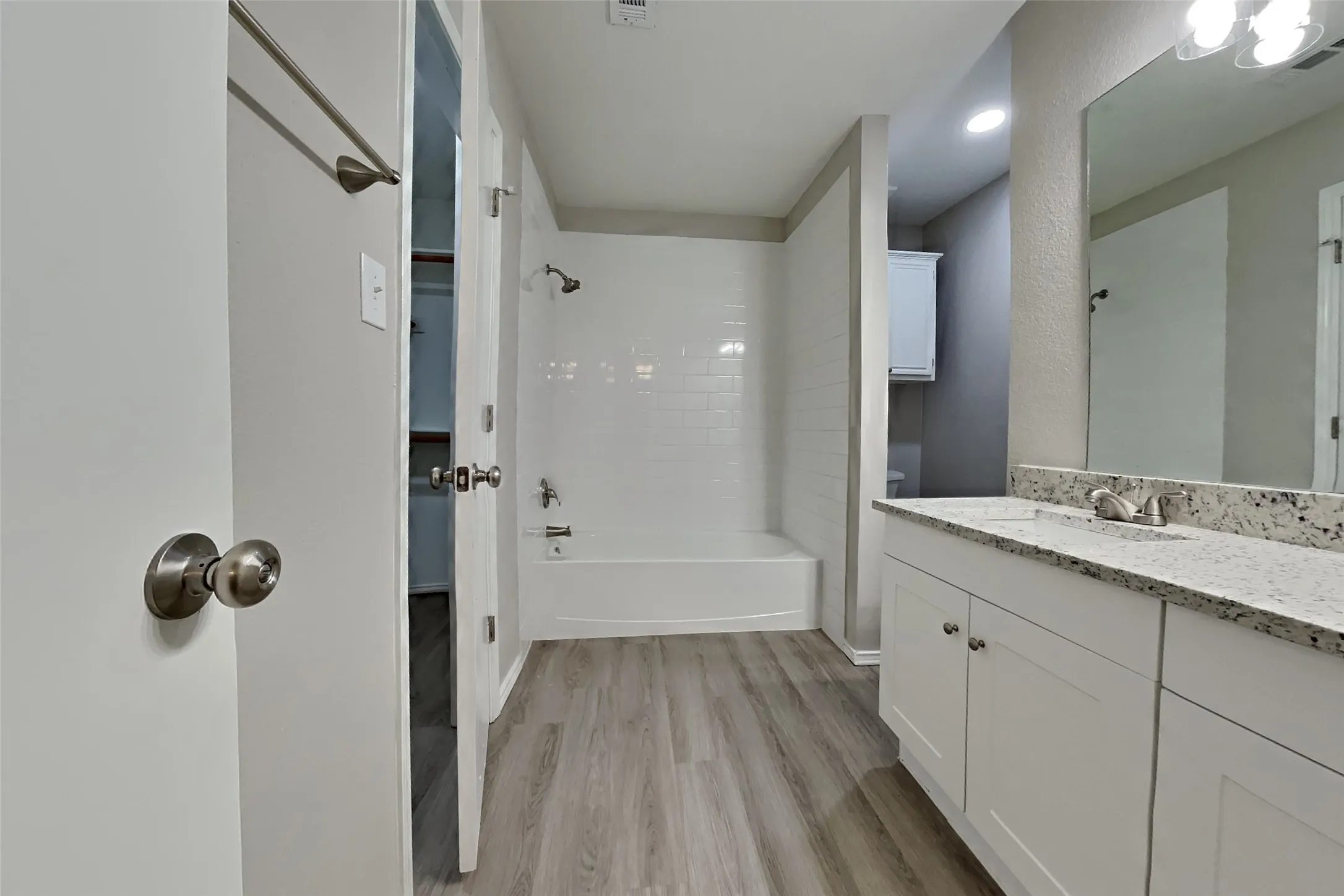 Single Family Residence For Rent in Tarrant County , 6006 Lavaca Drive, Arlington, Texas 76018, 3 Bedroom, 2 Bathroom, 2 Garage spaces, 1,428 Sqft, built in 1993, mls#21379664, Real Estate Agent in Arlington, Homes For Rent in Tarrant county, Homes For Rent in Arlington, Realtor in Arlington Texas, Real Estate Brokerage Independent Realty Texas, Luminita Cordes Realtor