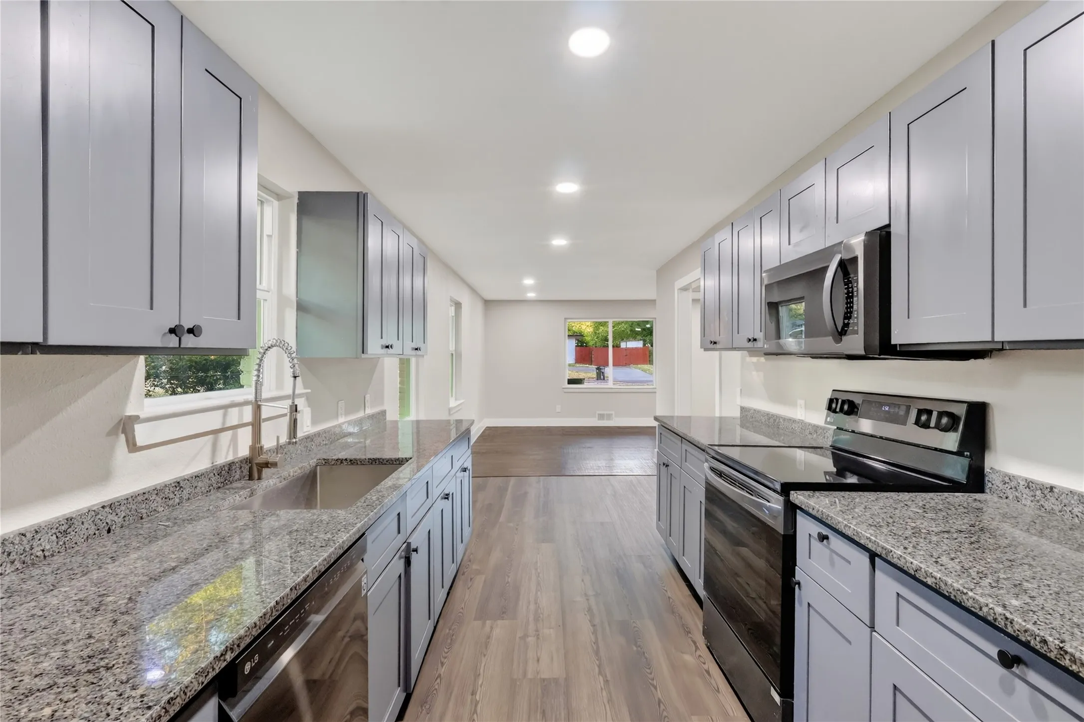Single Family Residence For Sale in Dallas County , 1240 Tosch Lane, Mesquite, Texas 75149, 3 Bedroom, 2 Bathroom, 2 Garage spaces, 1,893 Sqft, built in 1959, mls#21379666, Real Estate Agent in Mesquite, Homes For Sale in Dallas county, Homes For Sale in Mesquite, Realtor in Mesquite Texas, Real Estate Brokerage Independent Realty Texas, Luminita Cordes Realtor