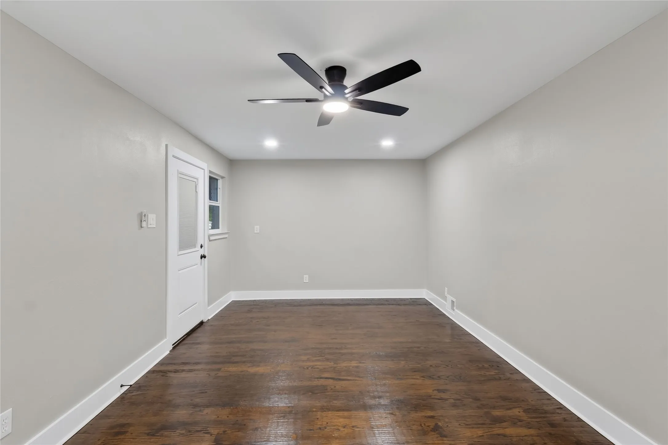 Single Family Residence For Sale in Dallas County , 1240 Tosch Lane, Mesquite, Texas 75149, 3 Bedroom, 2 Bathroom, 2 Garage spaces, 1,893 Sqft, built in 1959, mls#21379666, Real Estate Agent in Mesquite, Homes For Sale in Dallas county, Homes For Sale in Mesquite, Realtor in Mesquite Texas, Real Estate Brokerage Independent Realty Texas, Luminita Cordes Realtor