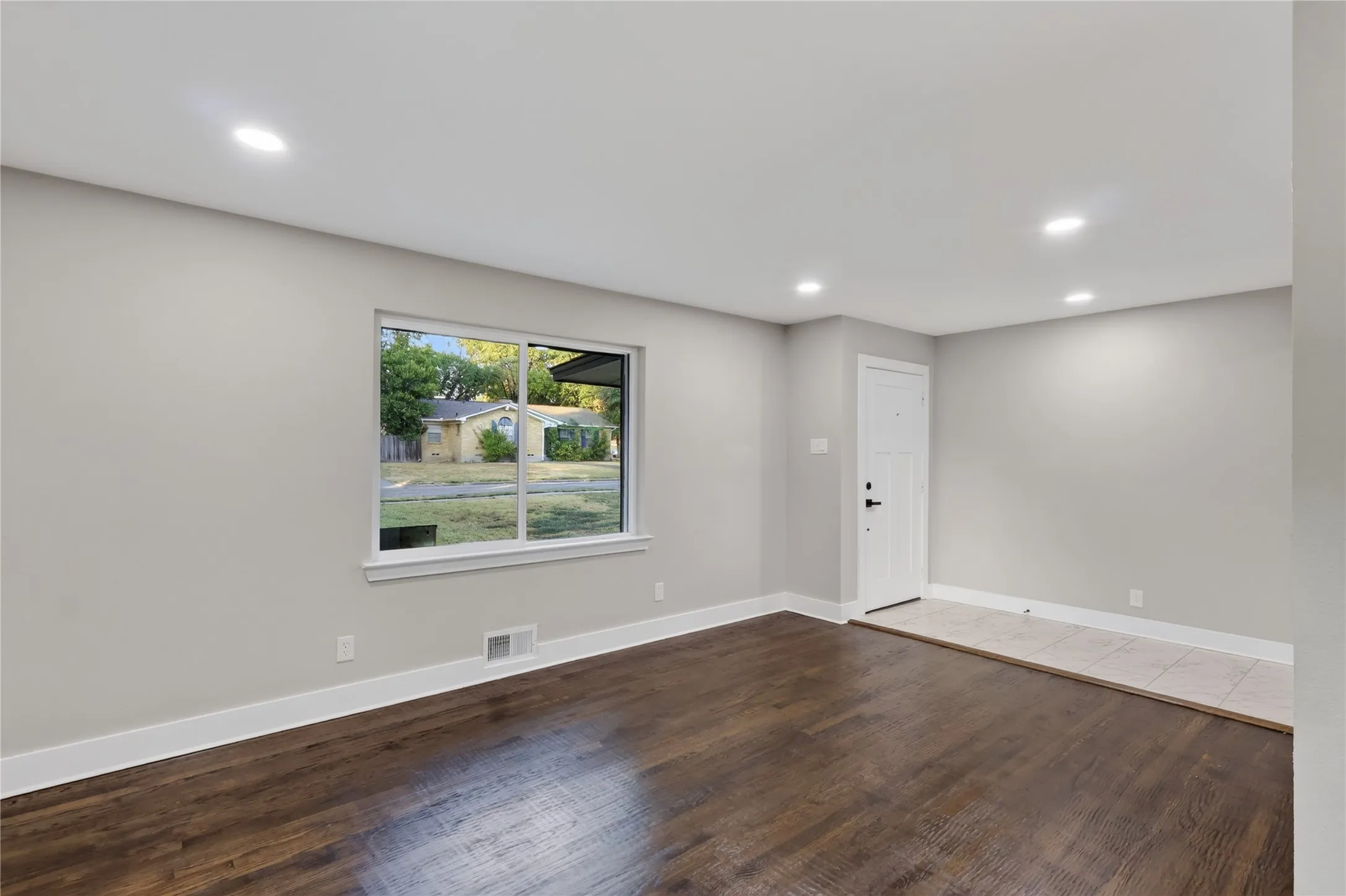 Single Family Residence For Sale in Dallas County , 1240 Tosch Lane, Mesquite, Texas 75149, 3 Bedroom, 2 Bathroom, 2 Garage spaces, 1,893 Sqft, built in 1959, mls#21379666, Real Estate Agent in Mesquite, Homes For Sale in Dallas county, Homes For Sale in Mesquite, Realtor in Mesquite Texas, Real Estate Brokerage Independent Realty Texas, Luminita Cordes Realtor