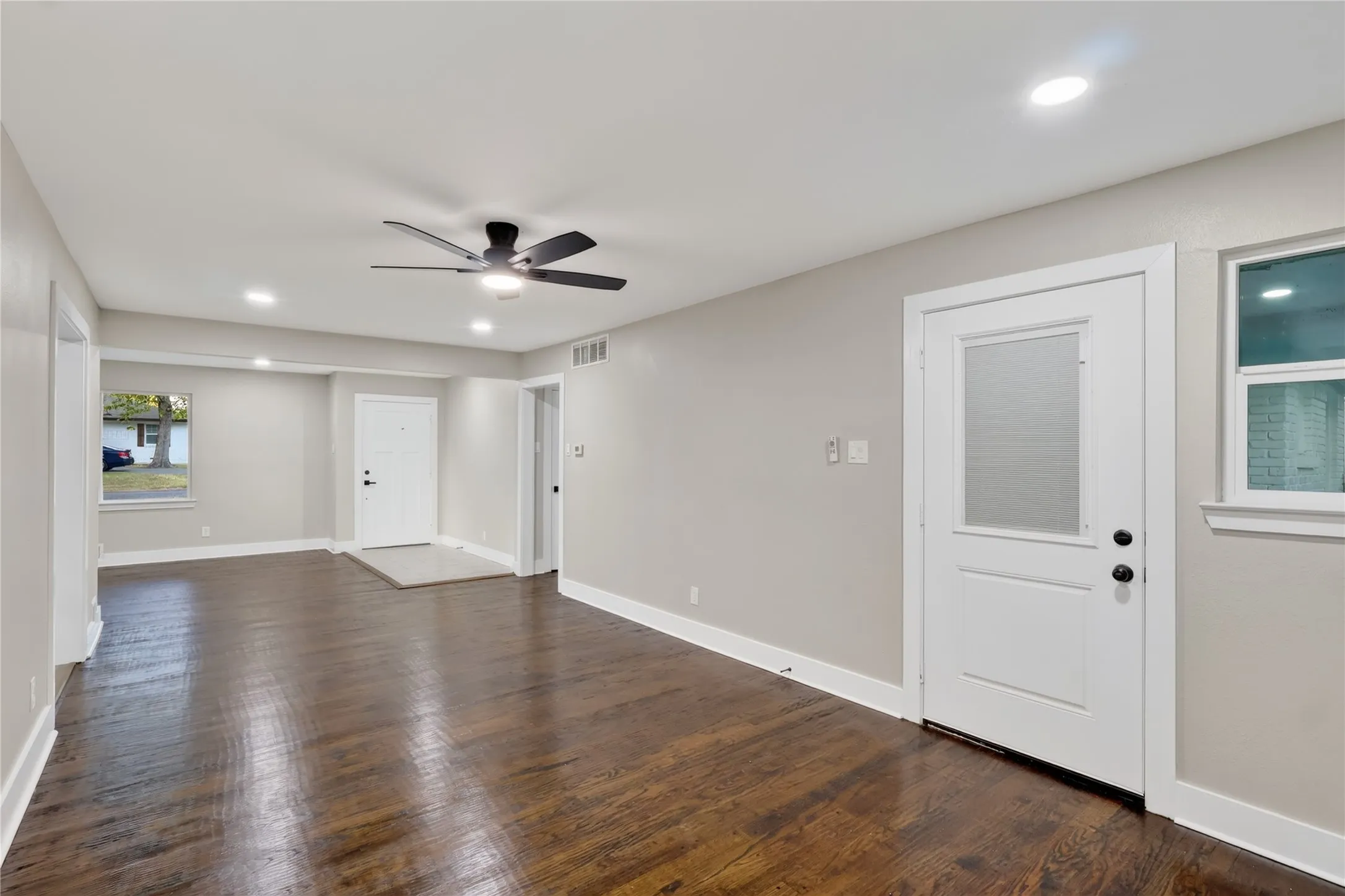 Single Family Residence For Sale in Dallas County , 1240 Tosch Lane, Mesquite, Texas 75149, 3 Bedroom, 2 Bathroom, 2 Garage spaces, 1,893 Sqft, built in 1959, mls#21379666, Real Estate Agent in Mesquite, Homes For Sale in Dallas county, Homes For Sale in Mesquite, Realtor in Mesquite Texas, Real Estate Brokerage Independent Realty Texas, Luminita Cordes Realtor
