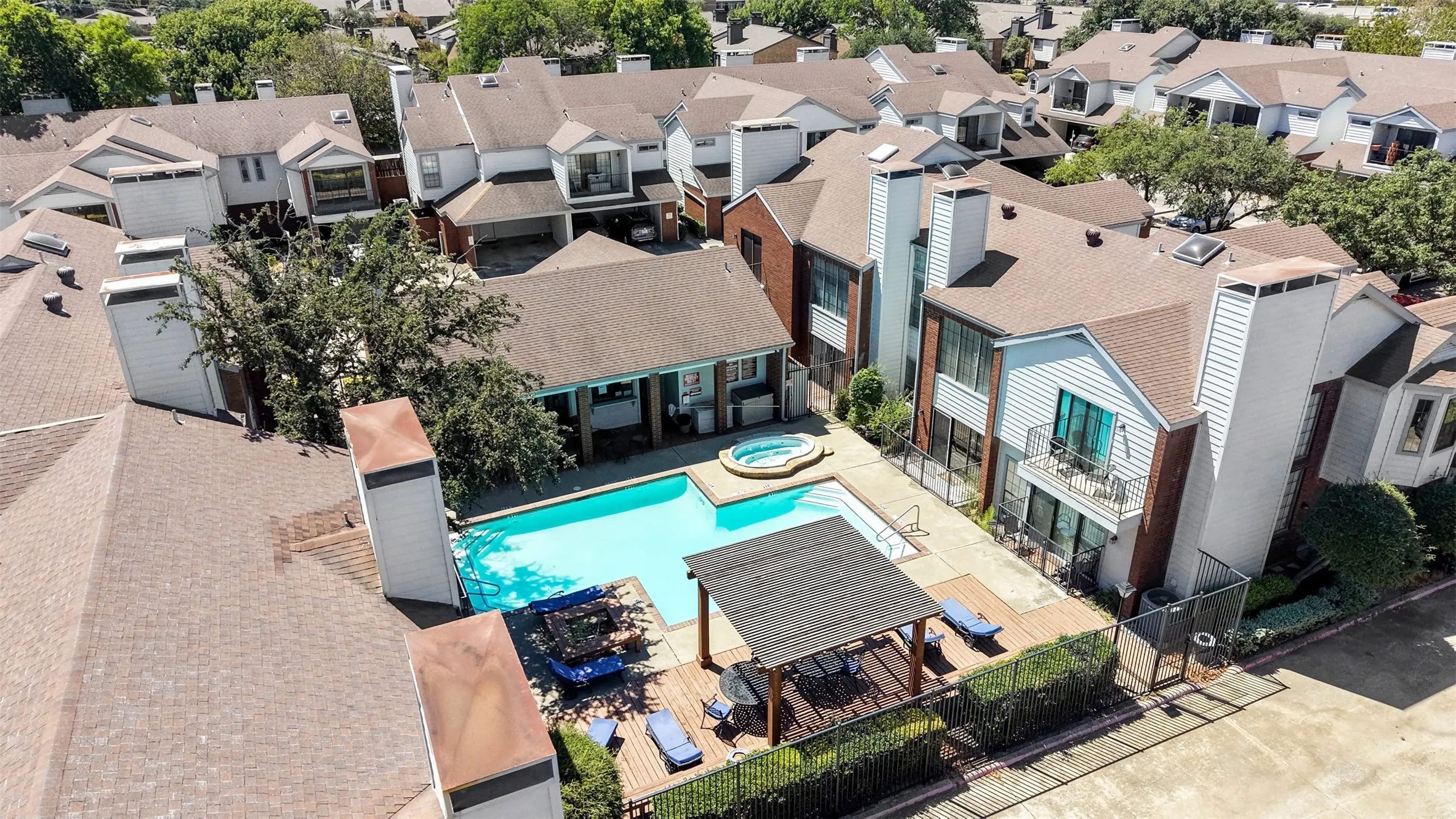 Condominium For Rent in Dallas County , 5100 Verde Valley Lane 117, Dallas, Texas 75254, 2 Bedroom, 2 Bathroom, Garage spaces, 1,013 Sqft, built in 1982, mls#21377128, Real Estate Agent in Dallas, Homes For Rent in Dallas county, Homes For Rent in Dallas, Realtor in Dallas Texas, Real Estate Brokerage Independent Realty Texas, Luminita Cordes Realtor