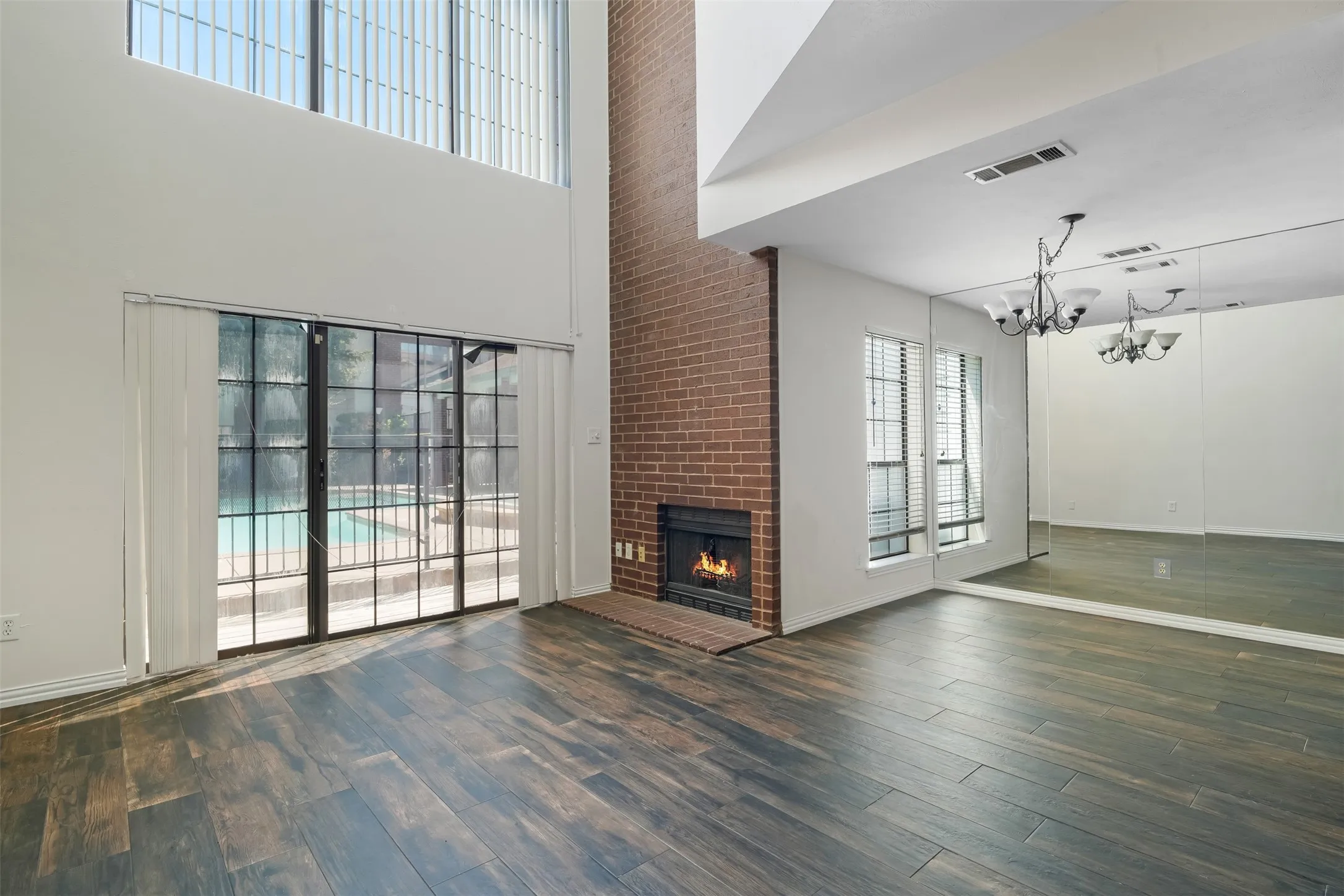 Condominium For Rent in Dallas County , 5100 Verde Valley Lane 117, Dallas, Texas 75254, 2 Bedroom, 2 Bathroom, Garage spaces, 1,013 Sqft, built in 1982, mls#21377128, Real Estate Agent in Dallas, Homes For Rent in Dallas county, Homes For Rent in Dallas, Realtor in Dallas Texas, Real Estate Brokerage Independent Realty Texas, Luminita Cordes Realtor