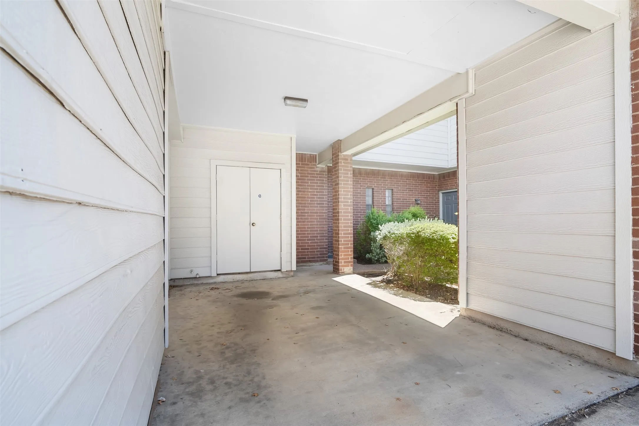 Condominium For Rent in Dallas County , 5100 Verde Valley Lane 117, Dallas, Texas 75254, 2 Bedroom, 2 Bathroom, Garage spaces, 1,013 Sqft, built in 1982, mls#21377128, Real Estate Agent in Dallas, Homes For Rent in Dallas county, Homes For Rent in Dallas, Realtor in Dallas Texas, Real Estate Brokerage Independent Realty Texas, Luminita Cordes Realtor
