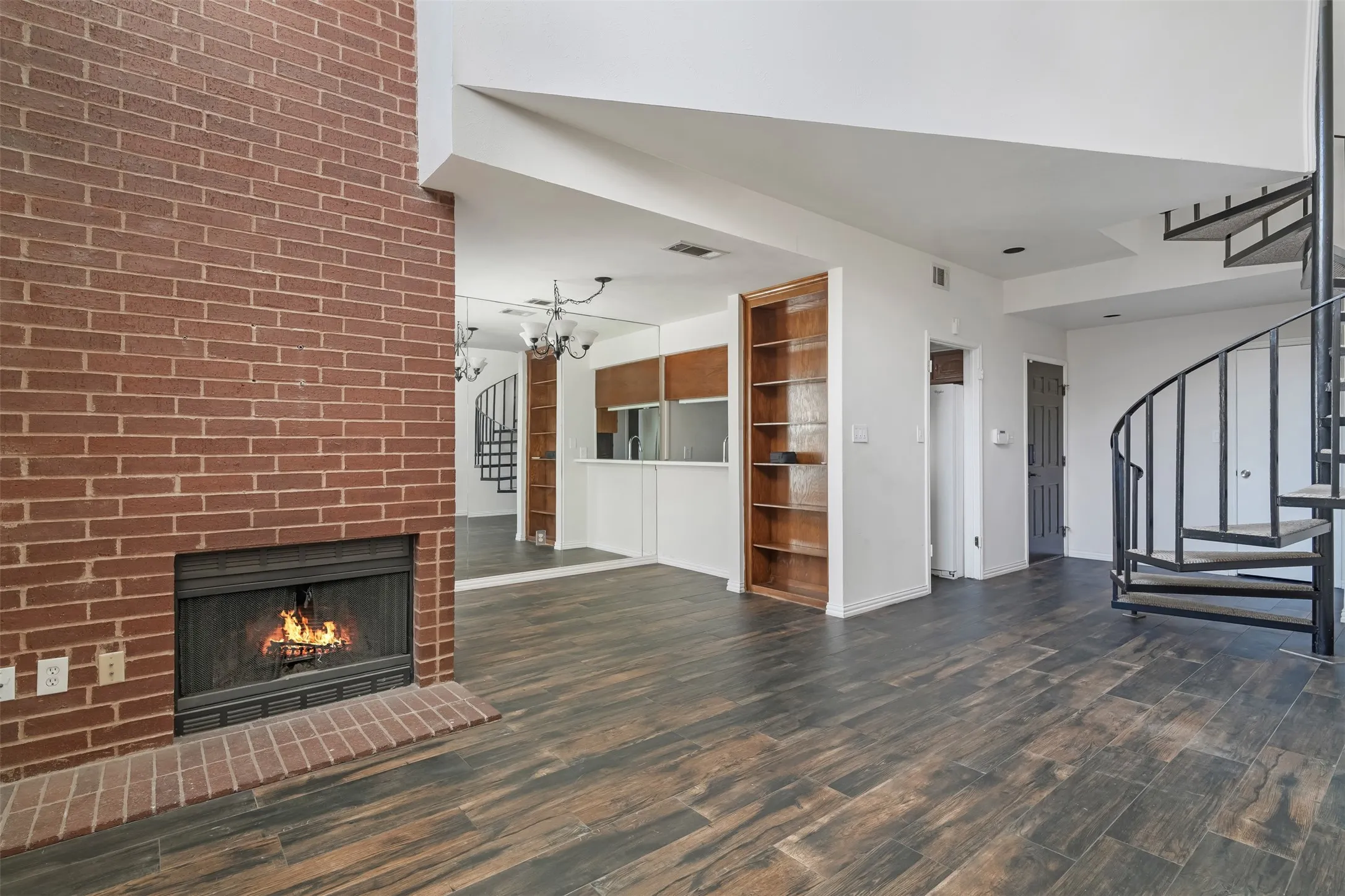 Condominium For Rent in Dallas County , 5100 Verde Valley Lane 117, Dallas, Texas 75254, 2 Bedroom, 2 Bathroom, Garage spaces, 1,013 Sqft, built in 1982, mls#21377128, Real Estate Agent in Dallas, Homes For Rent in Dallas county, Homes For Rent in Dallas, Realtor in Dallas Texas, Real Estate Brokerage Independent Realty Texas, Luminita Cordes Realtor