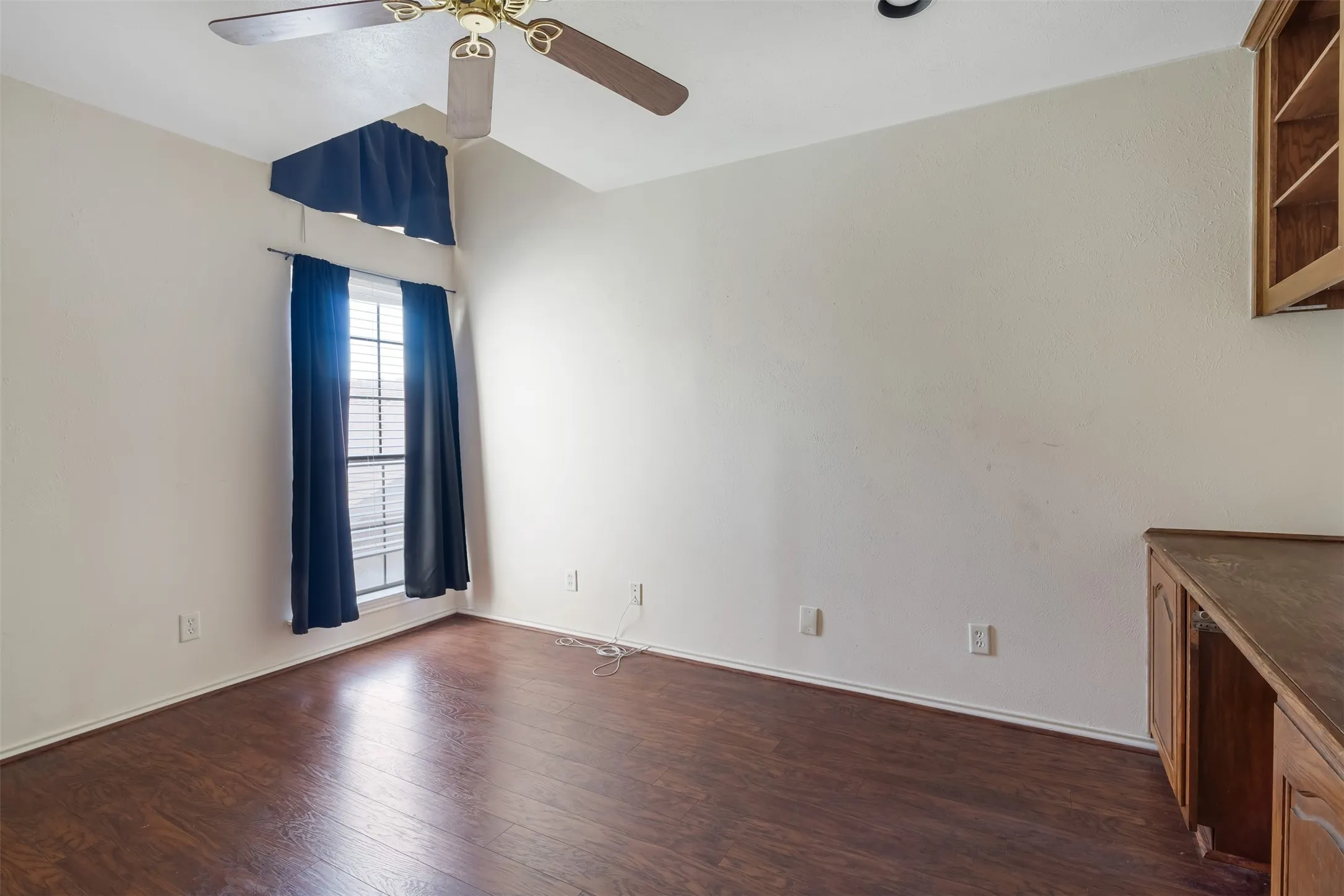Condominium For Rent in Dallas County , 5100 Verde Valley Lane 117, Dallas, Texas 75254, 2 Bedroom, 2 Bathroom, Garage spaces, 1,013 Sqft, built in 1982, mls#21377128, Real Estate Agent in Dallas, Homes For Rent in Dallas county, Homes For Rent in Dallas, Realtor in Dallas Texas, Real Estate Brokerage Independent Realty Texas, Luminita Cordes Realtor