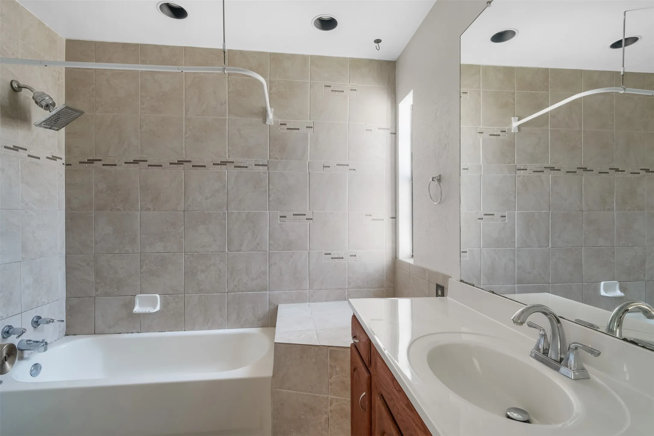 Condominium For Rent in Dallas County , 5100 Verde Valley Lane 117, Dallas, Texas 75254, 2 Bedroom, 2 Bathroom, Garage spaces, 1,013 Sqft, built in 1982, mls#21377128, Real Estate Agent in Dallas, Homes For Rent in Dallas county, Homes For Rent in Dallas, Realtor in Dallas Texas, Real Estate Brokerage Independent Realty Texas, Luminita Cordes Realtor