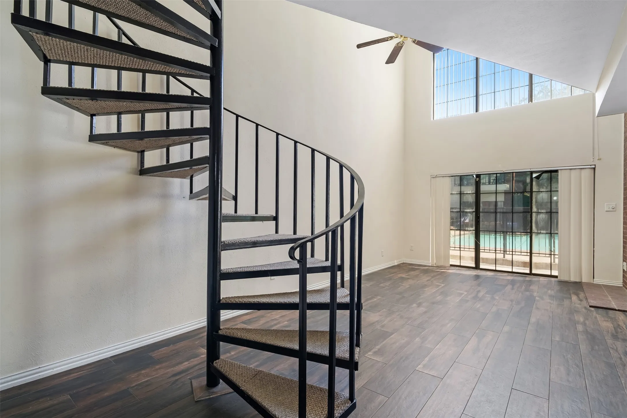 Condominium For Rent in Dallas County , 5100 Verde Valley Lane 117, Dallas, Texas 75254, 2 Bedroom, 2 Bathroom, Garage spaces, 1,013 Sqft, built in 1982, mls#21377128, Real Estate Agent in Dallas, Homes For Rent in Dallas county, Homes For Rent in Dallas, Realtor in Dallas Texas, Real Estate Brokerage Independent Realty Texas, Luminita Cordes Realtor