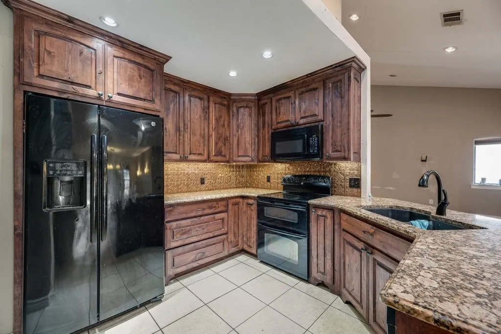 Single Family Residence For Sale in Denton County , 3220 Timberview Drive, Corinth, Texas 76210, 4 Bedroom, 2 Bathroom, 2 Garage spaces, 2,500 Sqft, built in 1985, mls#21379667, Real Estate Agent in Corinth, Homes For Sale in Denton county, Homes For Sale in Corinth, Realtor in Corinth Texas, Real Estate Brokerage Independent Realty Texas, Luminita Cordes Realtor