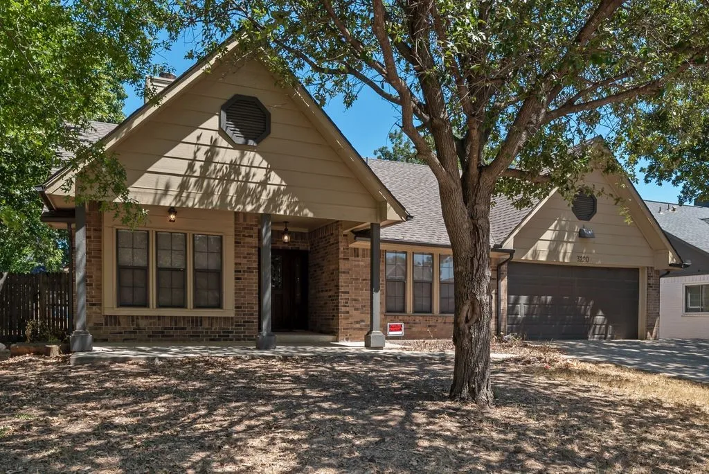 Single Family Residence For Sale in Denton County , 3220 Timberview Drive, Corinth, Texas 76210, 4 Bedroom, 2 Bathroom, 2 Garage spaces, 2,500 Sqft, built in 1985, mls#21379667, Real Estate Agent in Corinth, Homes For Sale in Denton county, Homes For Sale in Corinth, Realtor in Corinth Texas, Real Estate Brokerage Independent Realty Texas, Luminita Cordes Realtor