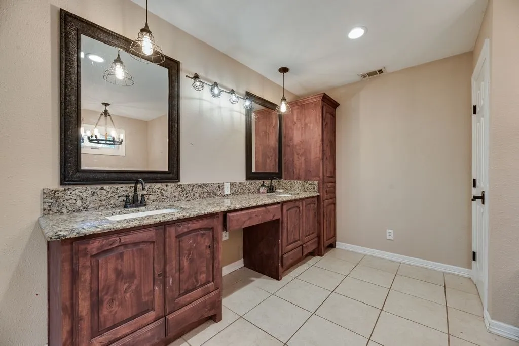 Single Family Residence For Sale in Denton County , 3220 Timberview Drive, Corinth, Texas 76210, 4 Bedroom, 2 Bathroom, 2 Garage spaces, 2,500 Sqft, built in 1985, mls#21379667, Real Estate Agent in Corinth, Homes For Sale in Denton county, Homes For Sale in Corinth, Realtor in Corinth Texas, Real Estate Brokerage Independent Realty Texas, Luminita Cordes Realtor