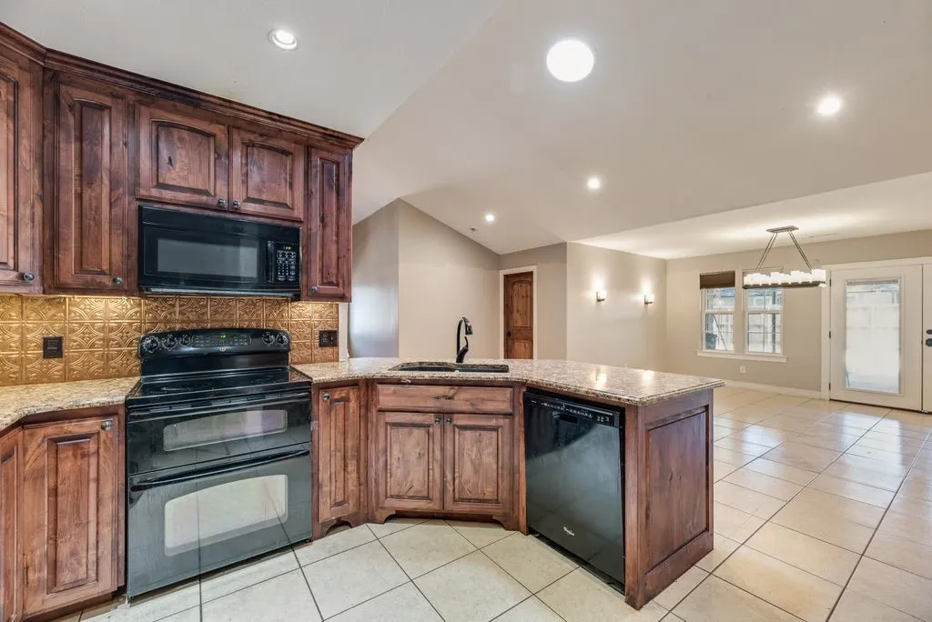 Single Family Residence For Sale in Denton County , 3220 Timberview Drive, Corinth, Texas 76210, 4 Bedroom, 2 Bathroom, 2 Garage spaces, 2,500 Sqft, built in 1985, mls#21379667, Real Estate Agent in Corinth, Homes For Sale in Denton county, Homes For Sale in Corinth, Realtor in Corinth Texas, Real Estate Brokerage Independent Realty Texas, Luminita Cordes Realtor
