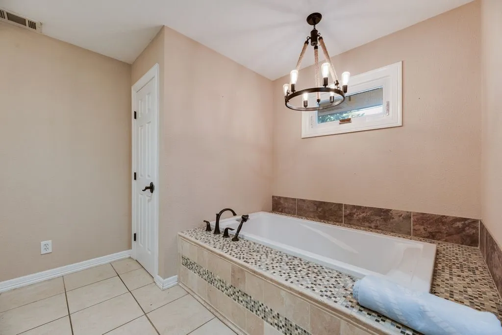 Single Family Residence For Sale in Denton County , 3220 Timberview Drive, Corinth, Texas 76210, 4 Bedroom, 2 Bathroom, 2 Garage spaces, 2,500 Sqft, built in 1985, mls#21379667, Real Estate Agent in Corinth, Homes For Sale in Denton county, Homes For Sale in Corinth, Realtor in Corinth Texas, Real Estate Brokerage Independent Realty Texas, Luminita Cordes Realtor