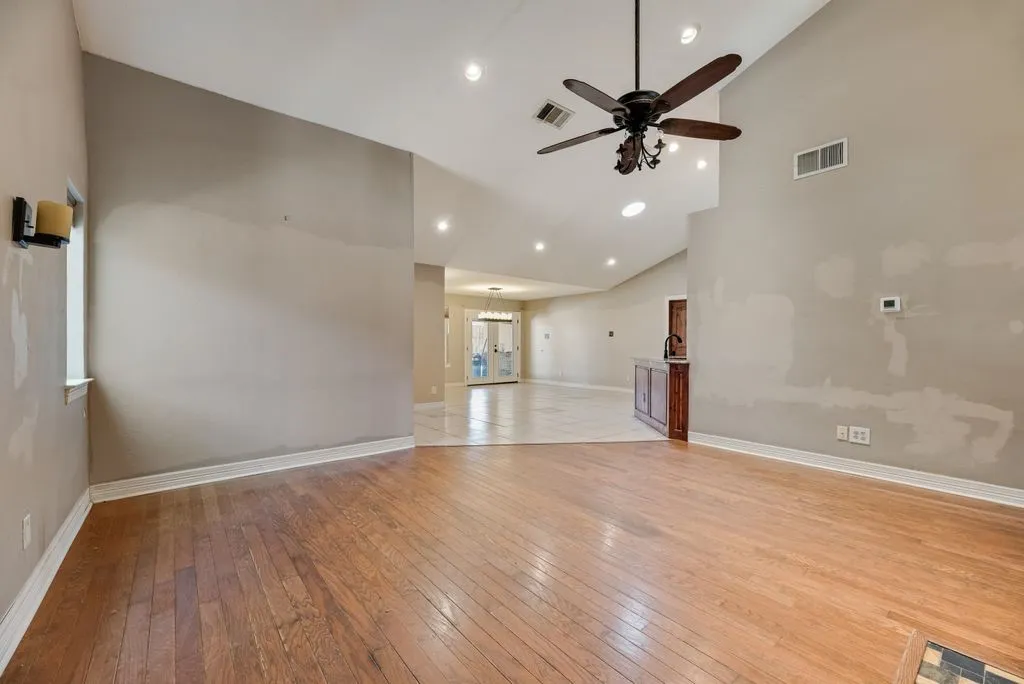 Single Family Residence For Sale in Denton County , 3220 Timberview Drive, Corinth, Texas 76210, 4 Bedroom, 2 Bathroom, 2 Garage spaces, 2,500 Sqft, built in 1985, mls#21379667, Real Estate Agent in Corinth, Homes For Sale in Denton county, Homes For Sale in Corinth, Realtor in Corinth Texas, Real Estate Brokerage Independent Realty Texas, Luminita Cordes Realtor