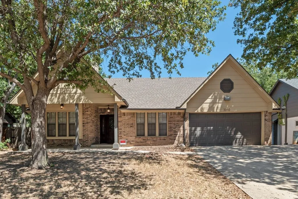 Single Family Residence For Sale in Denton County , 3220 Timberview Drive, Corinth, Texas 76210, 4 Bedroom, 2 Bathroom, 2 Garage spaces, 2,500 Sqft, built in 1985, mls#21379667, Real Estate Agent in Corinth, Homes For Sale in Denton county, Homes For Sale in Corinth, Realtor in Corinth Texas, Real Estate Brokerage Independent Realty Texas, Luminita Cordes Realtor