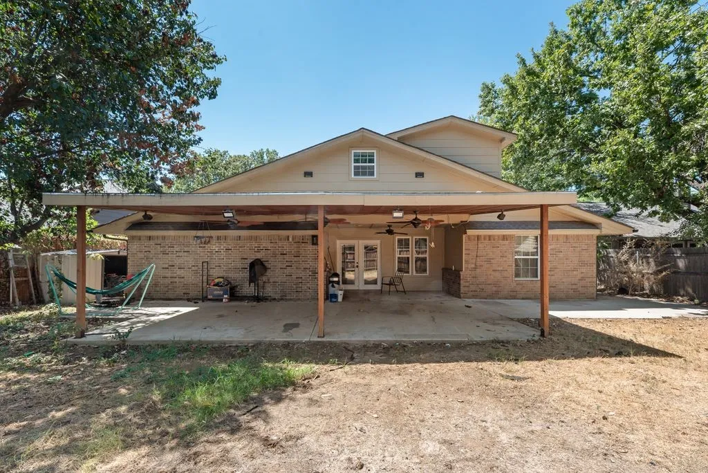 Single Family Residence For Sale in Denton County , 3220 Timberview Drive, Corinth, Texas 76210, 4 Bedroom, 2 Bathroom, 2 Garage spaces, 2,500 Sqft, built in 1985, mls#21379667, Real Estate Agent in Corinth, Homes For Sale in Denton county, Homes For Sale in Corinth, Realtor in Corinth Texas, Real Estate Brokerage Independent Realty Texas, Luminita Cordes Realtor