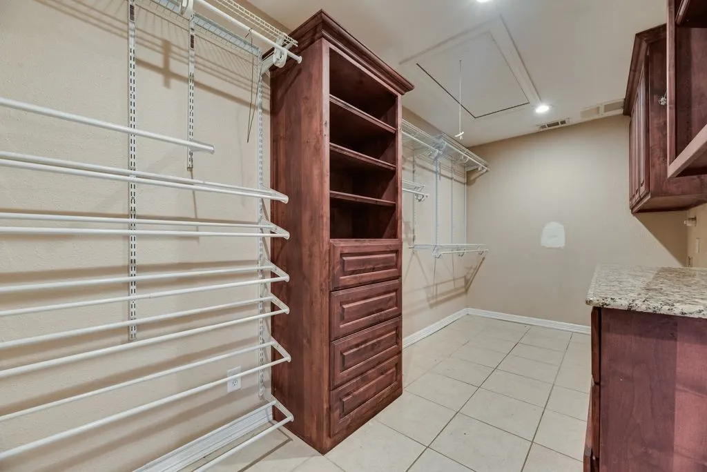 Single Family Residence For Sale in Denton County , 3220 Timberview Drive, Corinth, Texas 76210, 4 Bedroom, 2 Bathroom, 2 Garage spaces, 2,500 Sqft, built in 1985, mls#21379667, Real Estate Agent in Corinth, Homes For Sale in Denton county, Homes For Sale in Corinth, Realtor in Corinth Texas, Real Estate Brokerage Independent Realty Texas, Luminita Cordes Realtor