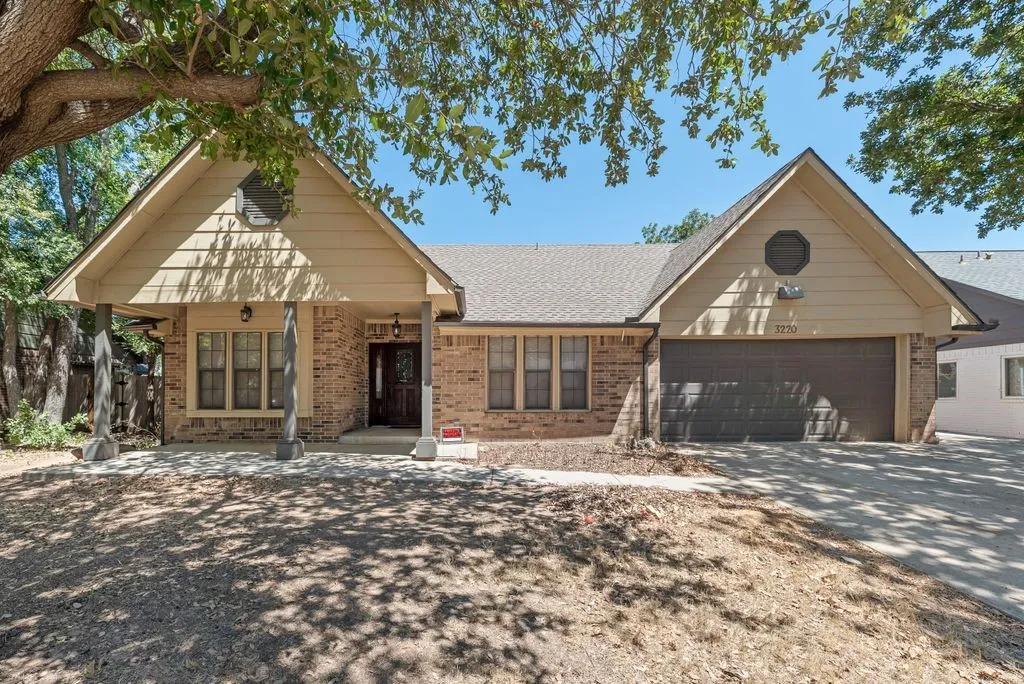 Single Family Residence For Sale in Denton County , 3220 Timberview Drive, Corinth, Texas 76210, 4 Bedroom, 2 Bathroom, 2 Garage spaces, 2,500 Sqft, built in 1985, mls#21379667, Real Estate Agent in Corinth, Homes For Sale in Denton county, Homes For Sale in Corinth, Realtor in Corinth Texas, Real Estate Brokerage Independent Realty Texas, Luminita Cordes Realtor