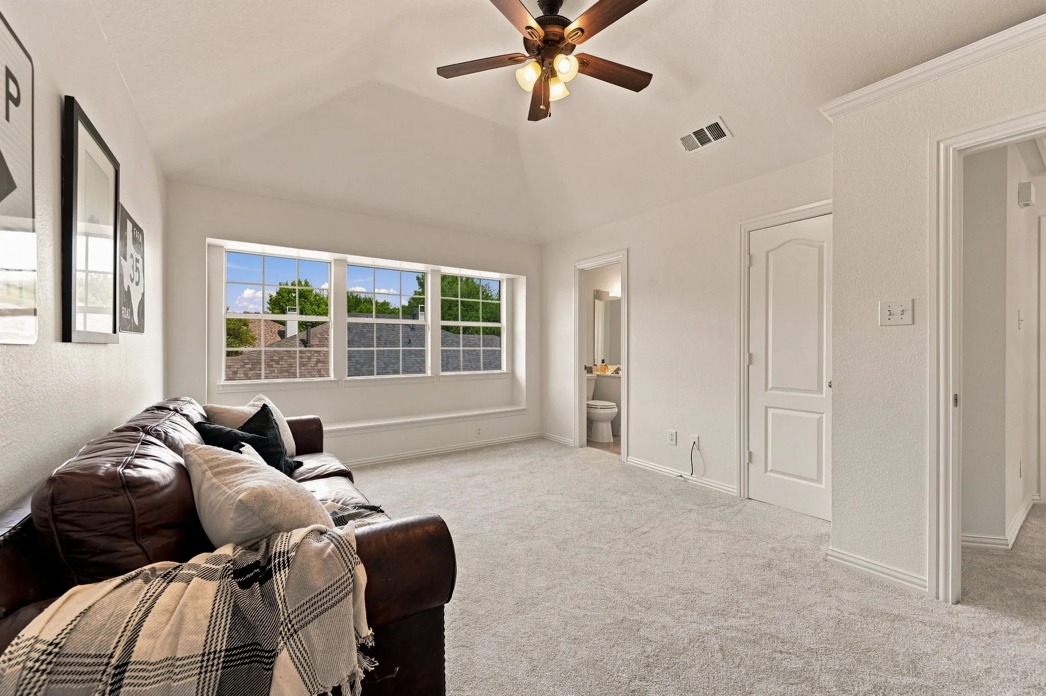 Single Family Residence For Sale in Denton County , 2201 Sagebrush Drive, Flower Mound, Texas 75028, 5 Bedroom, 4 Bathroom, 2 Garage spaces, 3,084 Sqft, built in 1994, mls#21378162, Real Estate Agent in Flower Mound, Homes For Sale in Denton county, Homes For Sale in Flower Mound, Realtor in Flower Mound Texas, Real Estate Brokerage Independent Realty Texas, Luminita Cordes Realtor