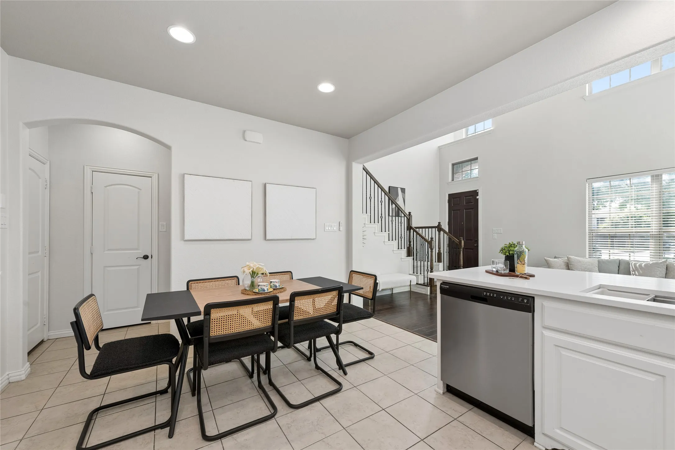 Townhouse For Sale in Dallas County , 643 Matthew Place, Richardson, Texas 75081, 2 Bedroom, 3 Bathroom, 2 Garage spaces, 1,301 Sqft, built in 2013, mls#21376399, Real Estate Agent in Richardson, Homes For Sale in Dallas county, Homes For Sale in Richardson, Realtor in Richardson Texas, Real Estate Brokerage Independent Realty Texas, Luminita Cordes Realtor