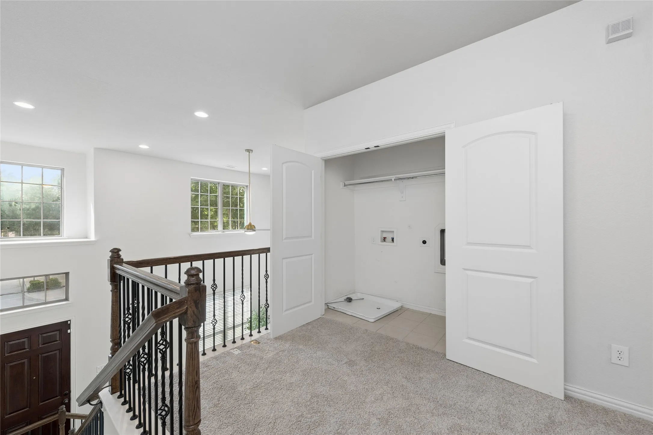 Townhouse For Sale in Dallas County , 643 Matthew Place, Richardson, Texas 75081, 2 Bedroom, 3 Bathroom, 2 Garage spaces, 1,301 Sqft, built in 2013, mls#21376399, Real Estate Agent in Richardson, Homes For Sale in Dallas county, Homes For Sale in Richardson, Realtor in Richardson Texas, Real Estate Brokerage Independent Realty Texas, Luminita Cordes Realtor
