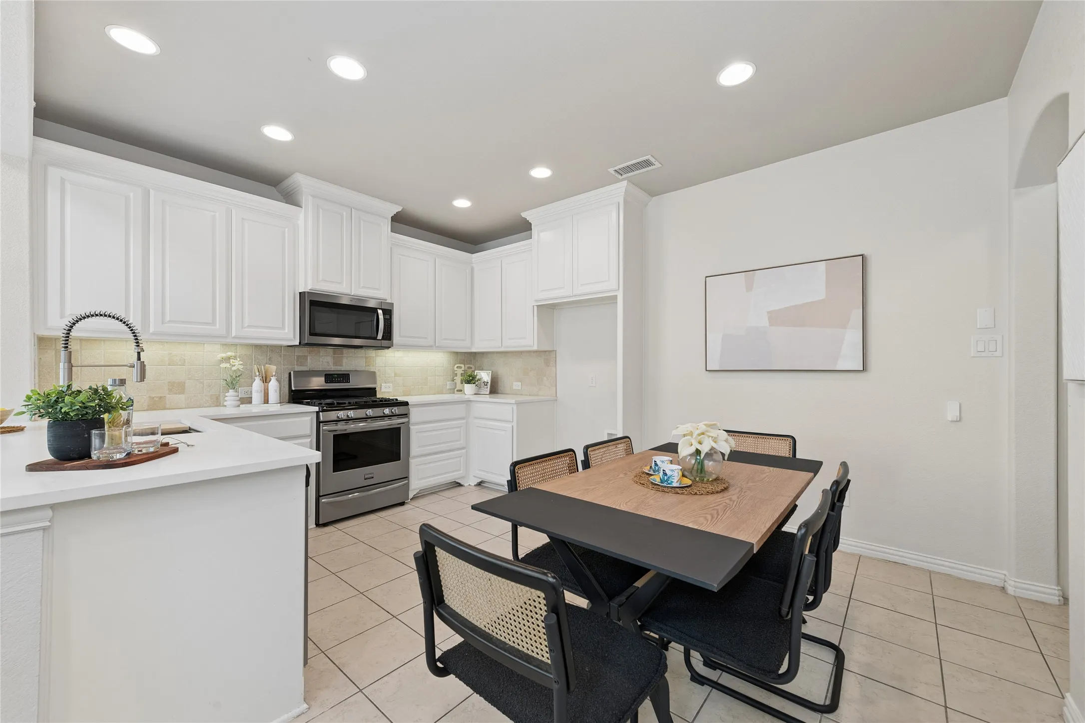 Townhouse For Sale in Dallas County , 643 Matthew Place, Richardson, Texas 75081, 2 Bedroom, 3 Bathroom, 2 Garage spaces, 1,301 Sqft, built in 2013, mls#21376399, Real Estate Agent in Richardson, Homes For Sale in Dallas county, Homes For Sale in Richardson, Realtor in Richardson Texas, Real Estate Brokerage Independent Realty Texas, Luminita Cordes Realtor