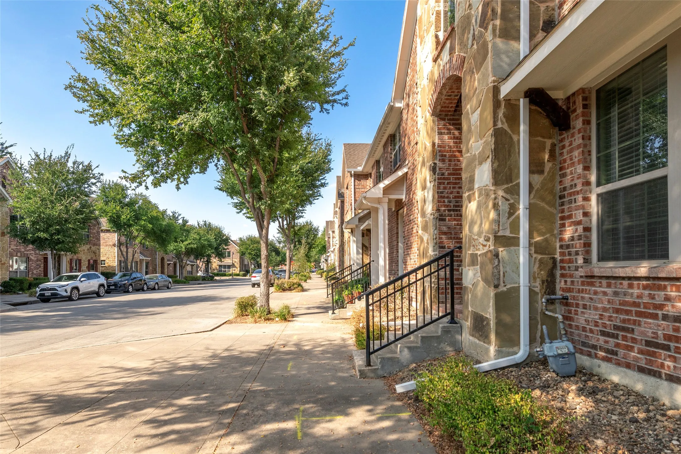 Townhouse For Sale in Dallas County , 643 Matthew Place, Richardson, Texas 75081, 2 Bedroom, 3 Bathroom, 2 Garage spaces, 1,301 Sqft, built in 2013, mls#21376399, Real Estate Agent in Richardson, Homes For Sale in Dallas county, Homes For Sale in Richardson, Realtor in Richardson Texas, Real Estate Brokerage Independent Realty Texas, Luminita Cordes Realtor