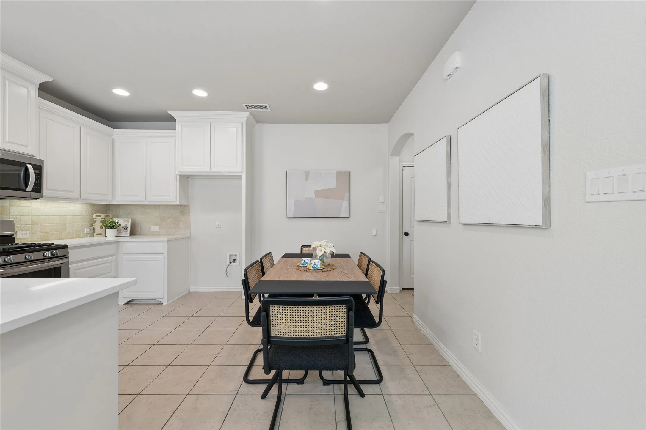 Townhouse For Sale in Dallas County , 643 Matthew Place, Richardson, Texas 75081, 2 Bedroom, 3 Bathroom, 2 Garage spaces, 1,301 Sqft, built in 2013, mls#21376399, Real Estate Agent in Richardson, Homes For Sale in Dallas county, Homes For Sale in Richardson, Realtor in Richardson Texas, Real Estate Brokerage Independent Realty Texas, Luminita Cordes Realtor