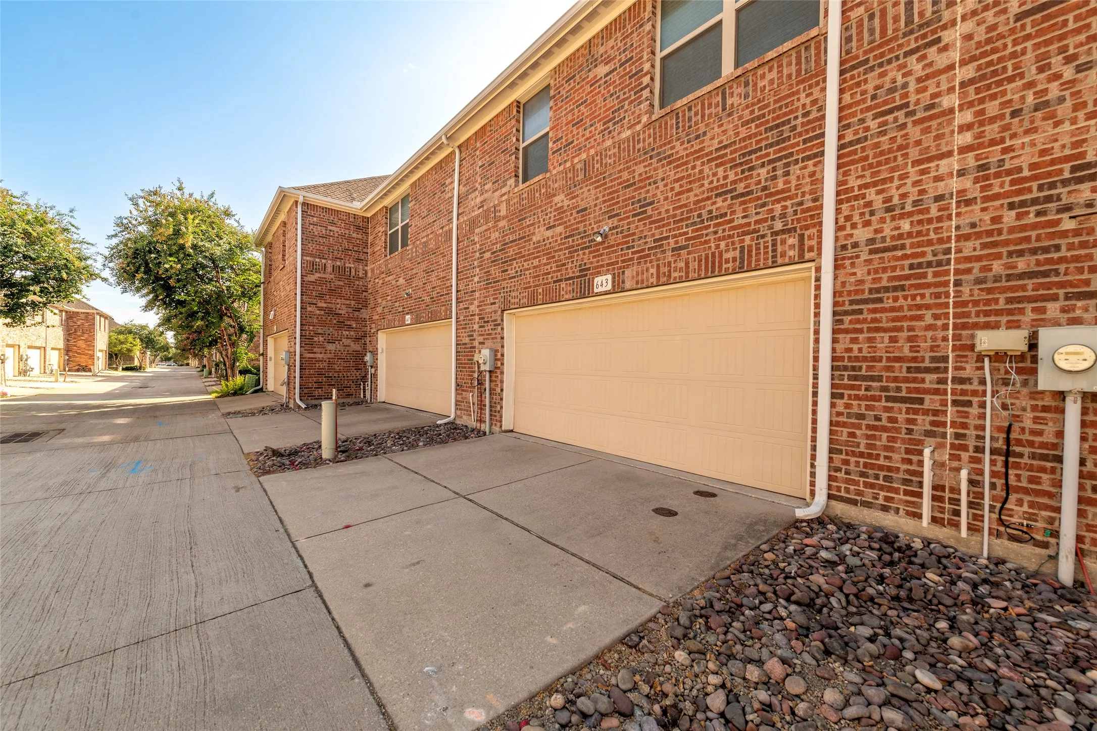 Townhouse For Sale in Dallas County , 643 Matthew Place, Richardson, Texas 75081, 2 Bedroom, 3 Bathroom, 2 Garage spaces, 1,301 Sqft, built in 2013, mls#21376399, Real Estate Agent in Richardson, Homes For Sale in Dallas county, Homes For Sale in Richardson, Realtor in Richardson Texas, Real Estate Brokerage Independent Realty Texas, Luminita Cordes Realtor