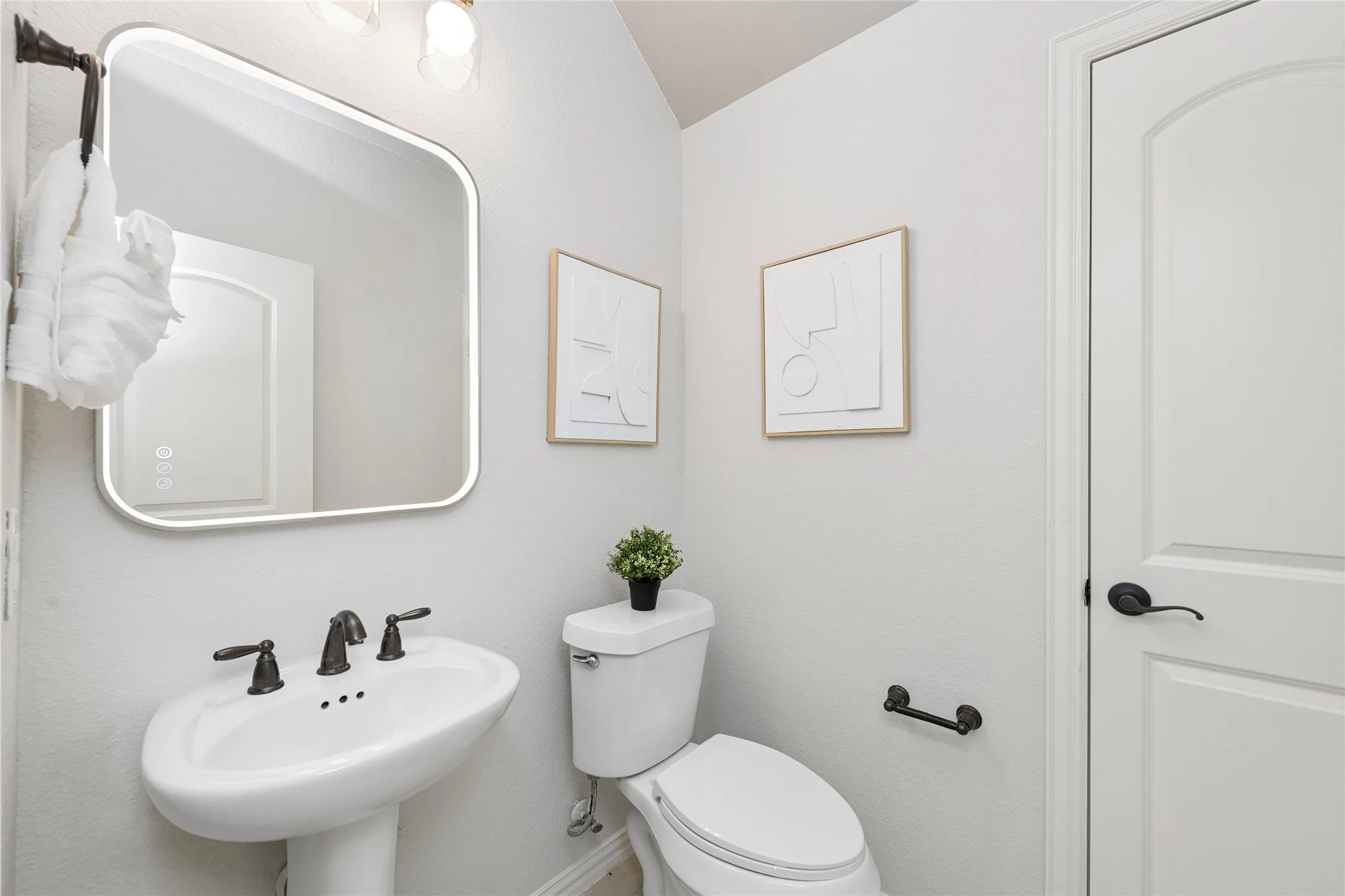 Townhouse For Sale in Dallas County , 643 Matthew Place, Richardson, Texas 75081, 2 Bedroom, 3 Bathroom, 2 Garage spaces, 1,301 Sqft, built in 2013, mls#21376399, Real Estate Agent in Richardson, Homes For Sale in Dallas county, Homes For Sale in Richardson, Realtor in Richardson Texas, Real Estate Brokerage Independent Realty Texas, Luminita Cordes Realtor