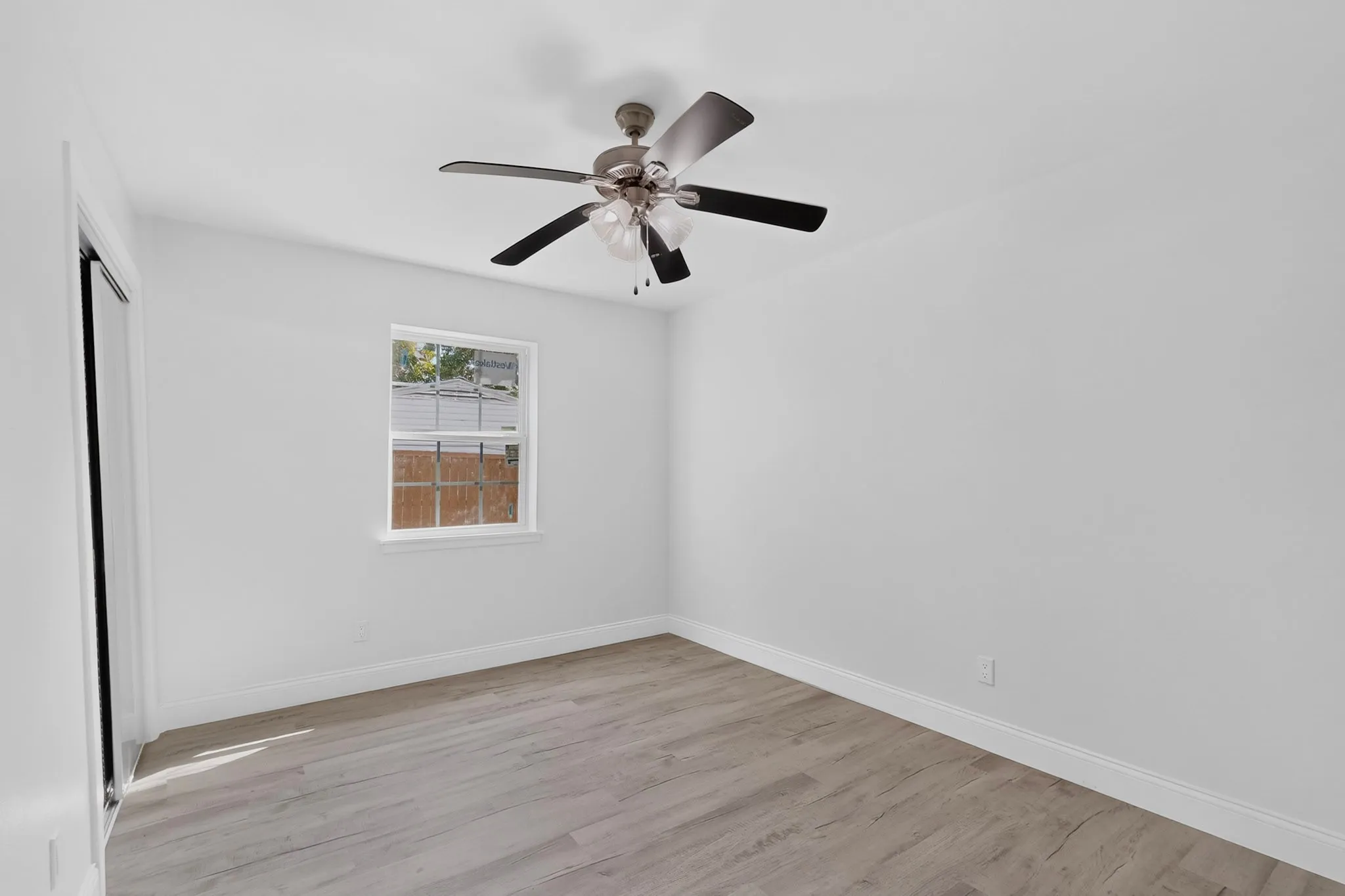 Single Family Residence For Sale in Dallas County , 1514 Westwood Drive, Irving, Texas 75060, 3 Bedroom, 2 Bathroom, 1 Garage spaces, 1,411 Sqft, built in 1956, mls#21379597, Real Estate Agent in Irving, Homes For Sale in Dallas county, Homes For Sale in Irving, Realtor in Irving Texas, Real Estate Brokerage Independent Realty Texas, Luminita Cordes Realtor