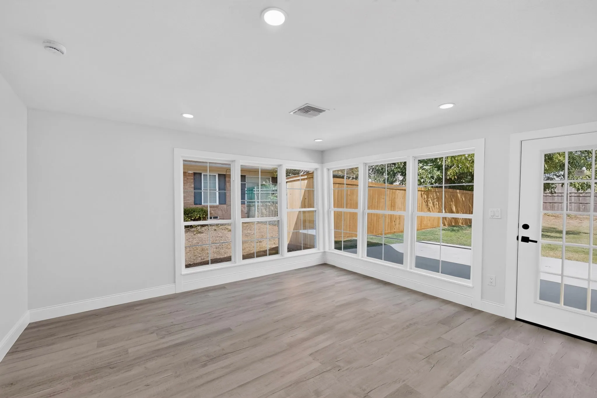 Single Family Residence For Sale in Dallas County , 1514 Westwood Drive, Irving, Texas 75060, 3 Bedroom, 2 Bathroom, 1 Garage spaces, 1,411 Sqft, built in 1956, mls#21379597, Real Estate Agent in Irving, Homes For Sale in Dallas county, Homes For Sale in Irving, Realtor in Irving Texas, Real Estate Brokerage Independent Realty Texas, Luminita Cordes Realtor