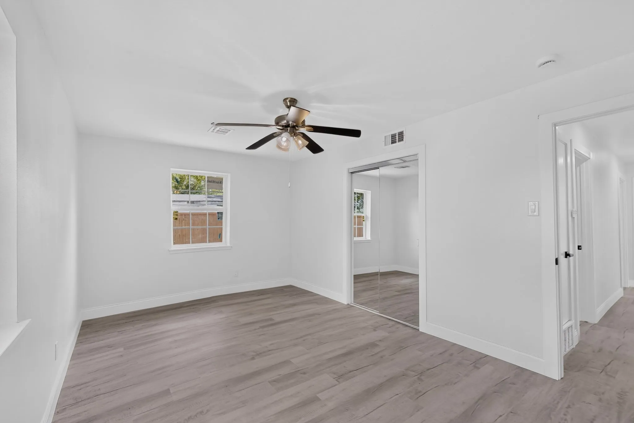 Single Family Residence For Sale in Dallas County , 1514 Westwood Drive, Irving, Texas 75060, 3 Bedroom, 2 Bathroom, 1 Garage spaces, 1,411 Sqft, built in 1956, mls#21379597, Real Estate Agent in Irving, Homes For Sale in Dallas county, Homes For Sale in Irving, Realtor in Irving Texas, Real Estate Brokerage Independent Realty Texas, Luminita Cordes Realtor