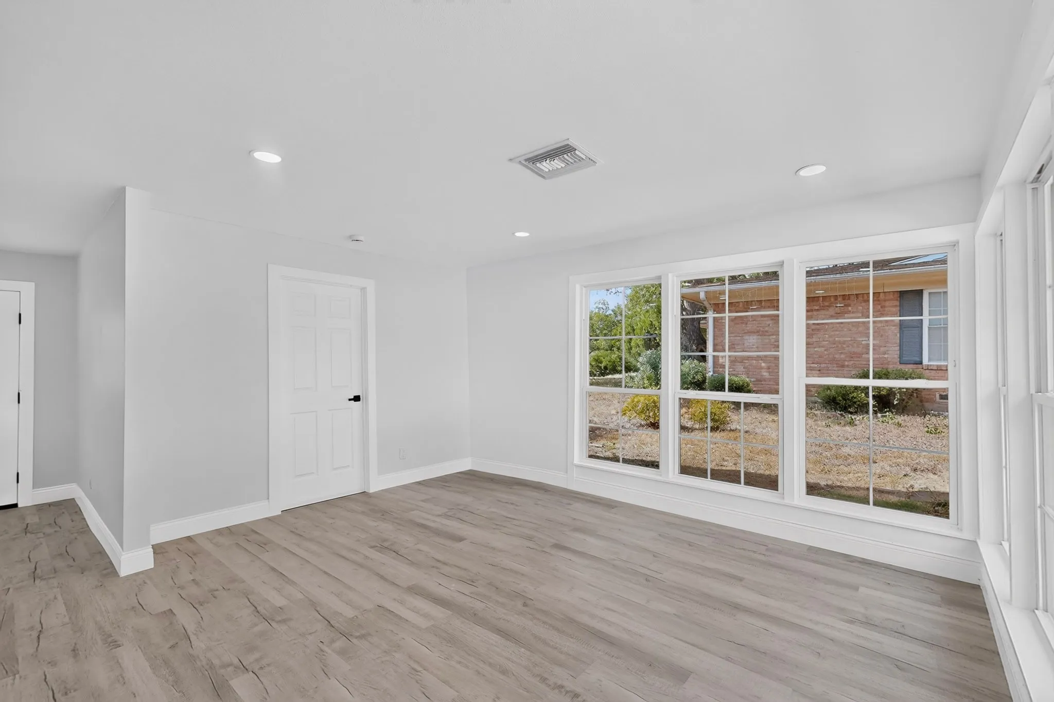 Single Family Residence For Sale in Dallas County , 1514 Westwood Drive, Irving, Texas 75060, 3 Bedroom, 2 Bathroom, 1 Garage spaces, 1,411 Sqft, built in 1956, mls#21379597, Real Estate Agent in Irving, Homes For Sale in Dallas county, Homes For Sale in Irving, Realtor in Irving Texas, Real Estate Brokerage Independent Realty Texas, Luminita Cordes Realtor
