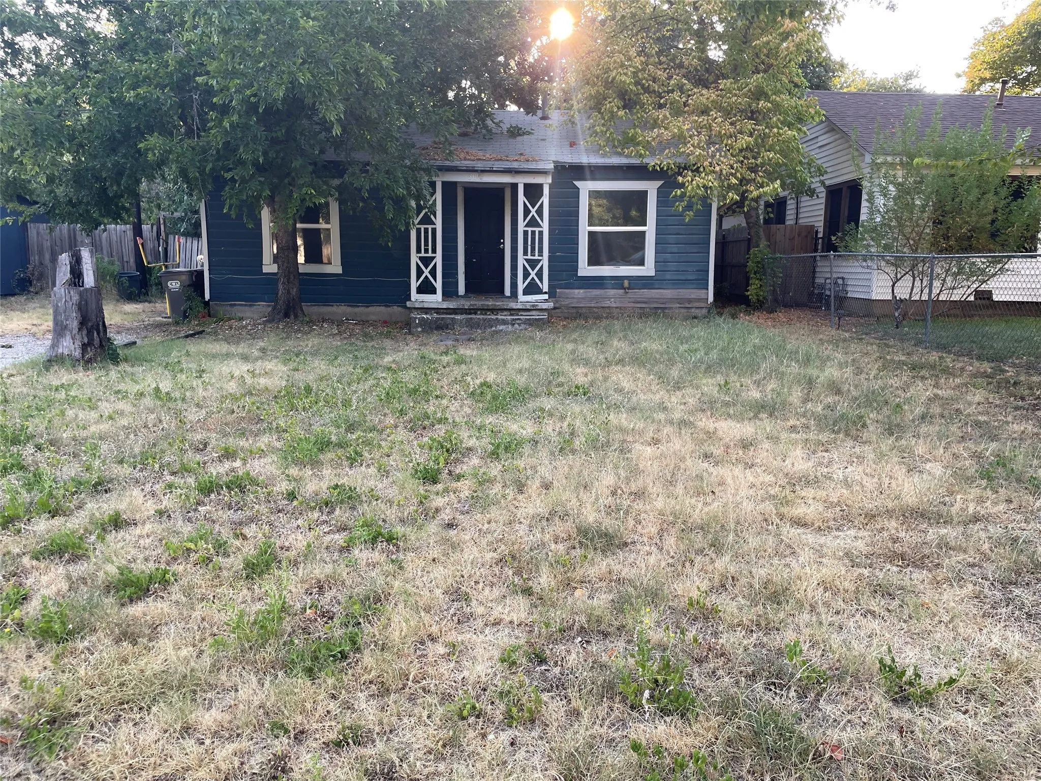 Single Family Residence For Sale in Tarrant County , 3009 Pueblo Trail, Lake Worth, Texas 76135, 3 Bedroom, 1 Bathroom, 1 Garage spaces, 992 Sqft, built in 1942, mls#21379674, Real Estate Agent in Lake Worth, Homes For Sale in Tarrant county, Homes For Sale in Lake Worth, Realtor in Lake Worth Texas, Real Estate Brokerage Independent Realty Texas, Luminita Cordes Realtor