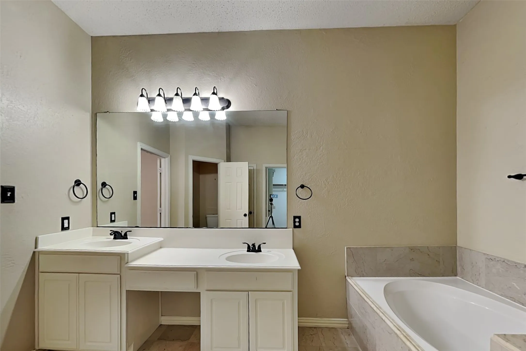 Single Family Residence For Rent in Collin County , 7641 Quiet Meadow Lane, Frisco, Texas 75033, 4 Bedroom, 3 Bathroom, 2 Garage spaces, 2,510 Sqft, built in 2000, mls#21379673, Real Estate Agent in Frisco, Homes For Rent in Collin county, Homes For Rent in Frisco, Realtor in Frisco Texas, Real Estate Brokerage Independent Realty Texas, Luminita Cordes Realtor