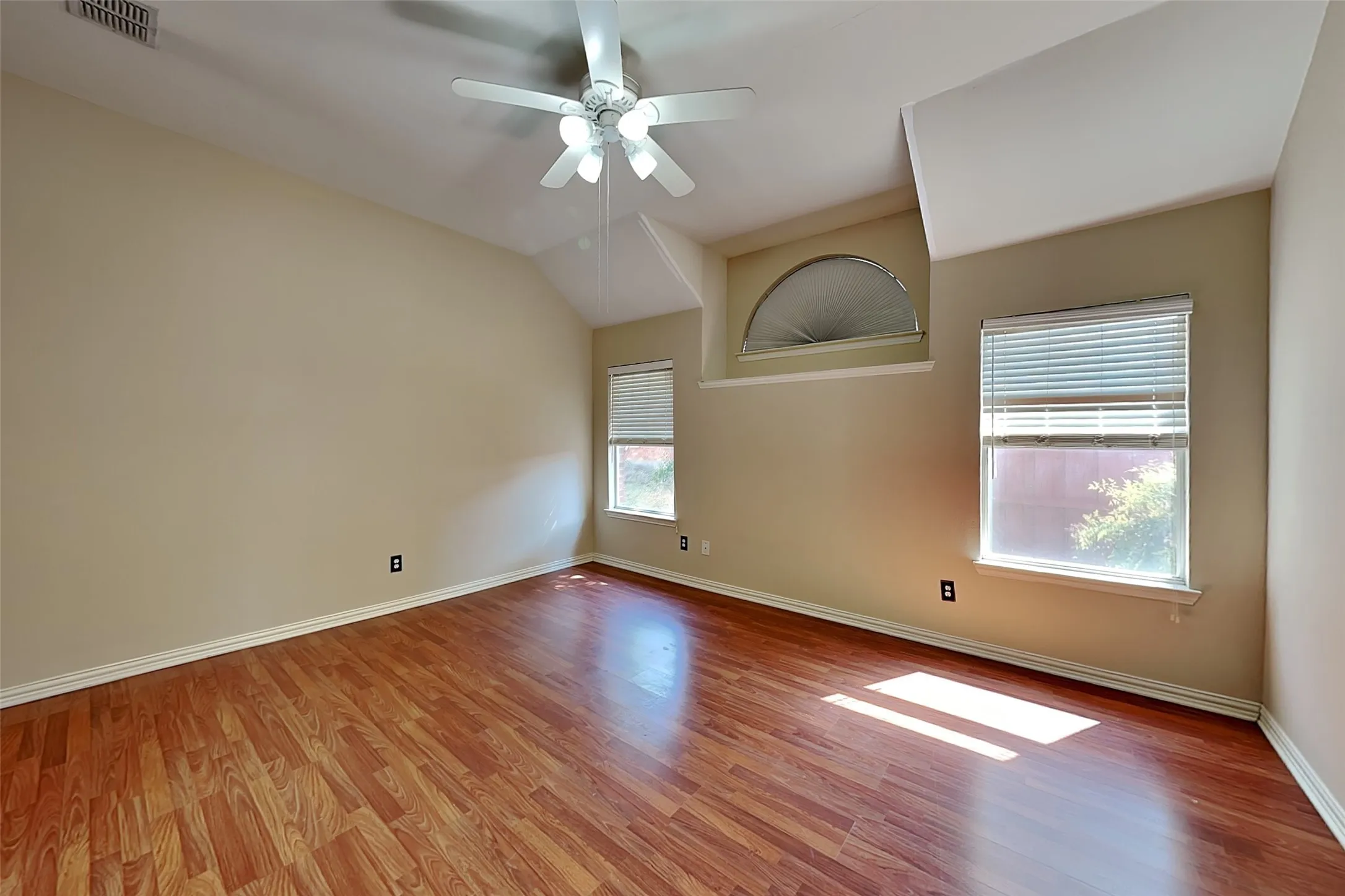 Single Family Residence For Rent in Collin County , 7641 Quiet Meadow Lane, Frisco, Texas 75033, 4 Bedroom, 3 Bathroom, 2 Garage spaces, 2,510 Sqft, built in 2000, mls#21379673, Real Estate Agent in Frisco, Homes For Rent in Collin county, Homes For Rent in Frisco, Realtor in Frisco Texas, Real Estate Brokerage Independent Realty Texas, Luminita Cordes Realtor