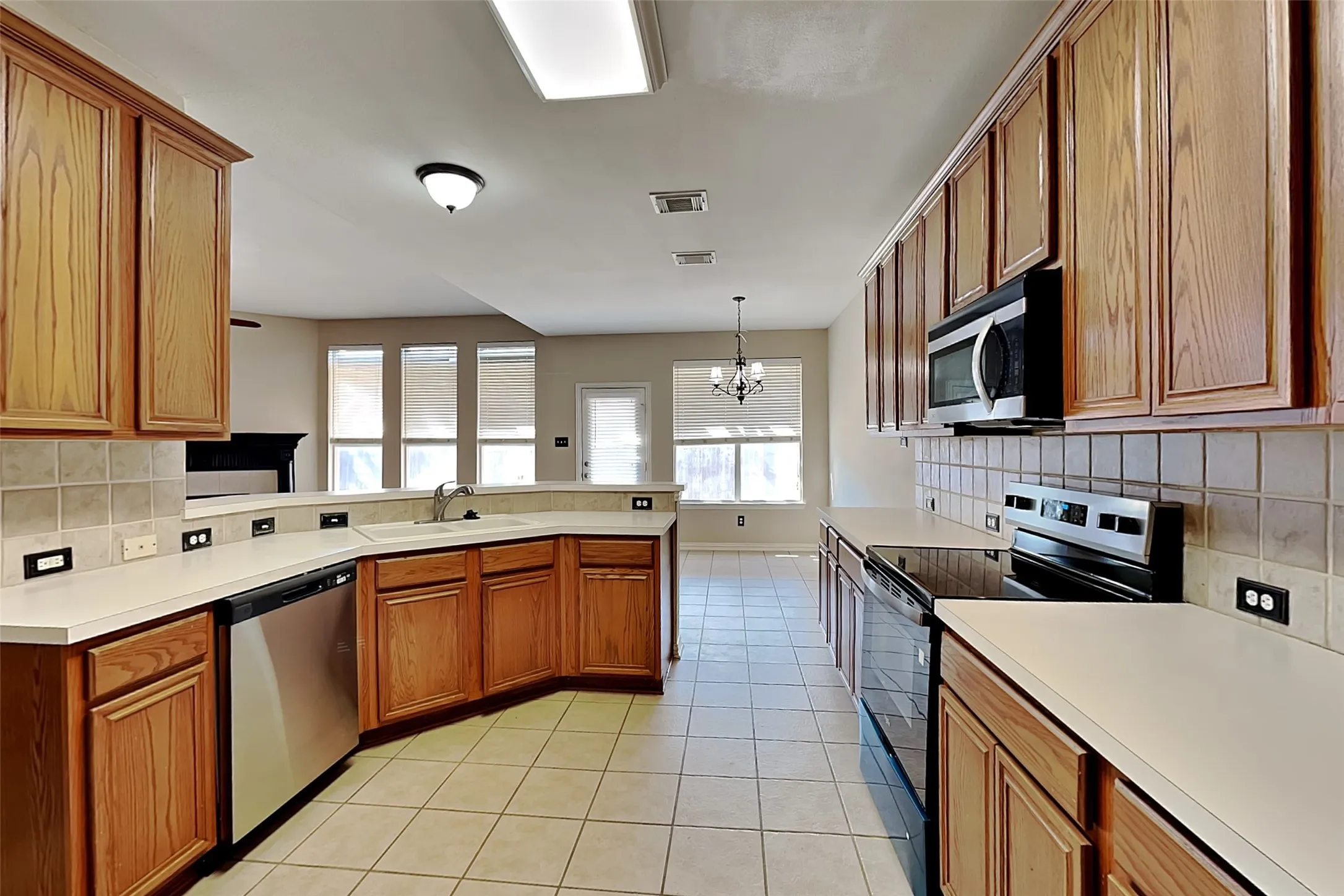 Single Family Residence For Rent in Collin County , 7641 Quiet Meadow Lane, Frisco, Texas 75033, 4 Bedroom, 3 Bathroom, 2 Garage spaces, 2,510 Sqft, built in 2000, mls#21379673, Real Estate Agent in Frisco, Homes For Rent in Collin county, Homes For Rent in Frisco, Realtor in Frisco Texas, Real Estate Brokerage Independent Realty Texas, Luminita Cordes Realtor