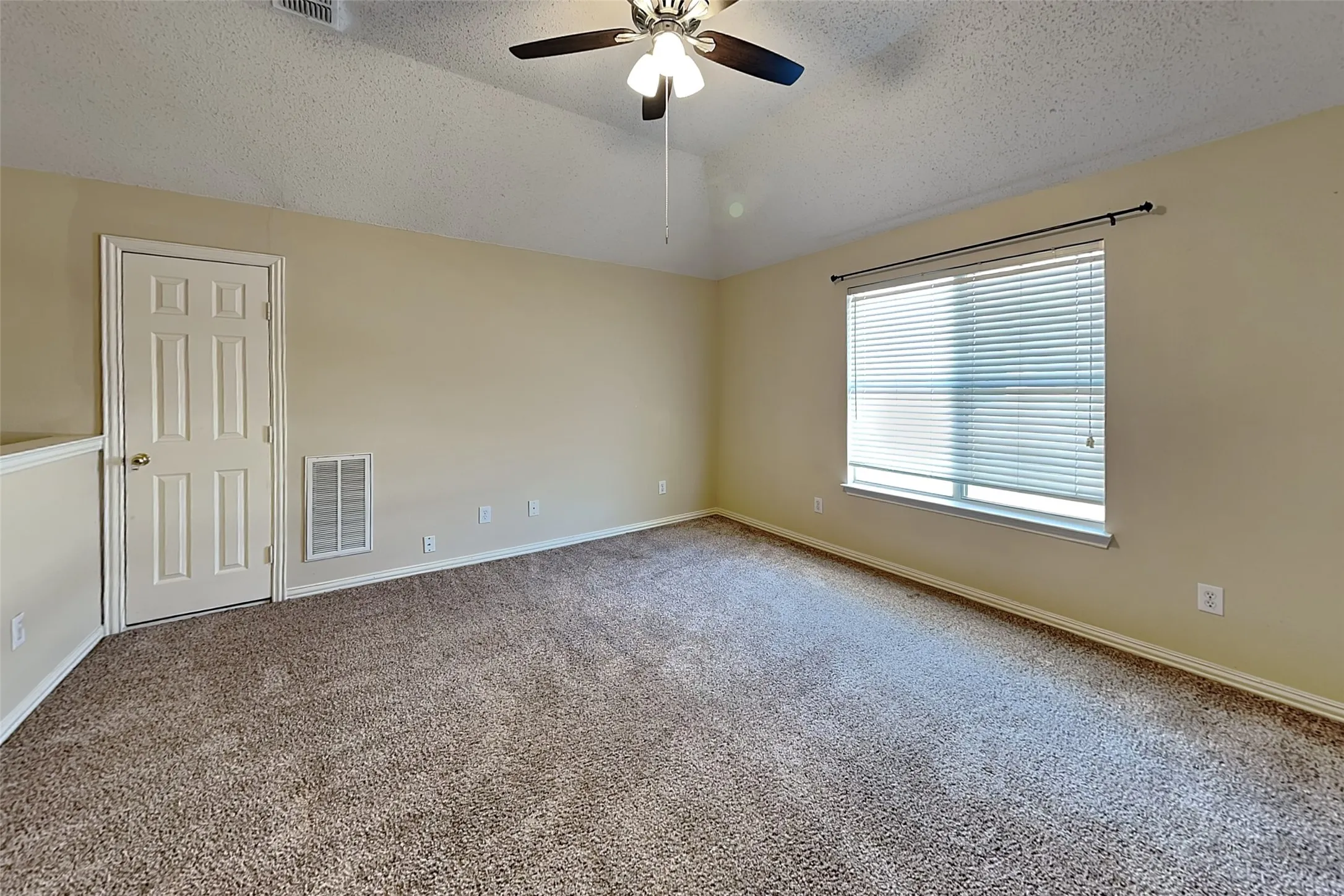 Single Family Residence For Rent in Collin County , 7641 Quiet Meadow Lane, Frisco, Texas 75033, 4 Bedroom, 3 Bathroom, 2 Garage spaces, 2,510 Sqft, built in 2000, mls#21379673, Real Estate Agent in Frisco, Homes For Rent in Collin county, Homes For Rent in Frisco, Realtor in Frisco Texas, Real Estate Brokerage Independent Realty Texas, Luminita Cordes Realtor