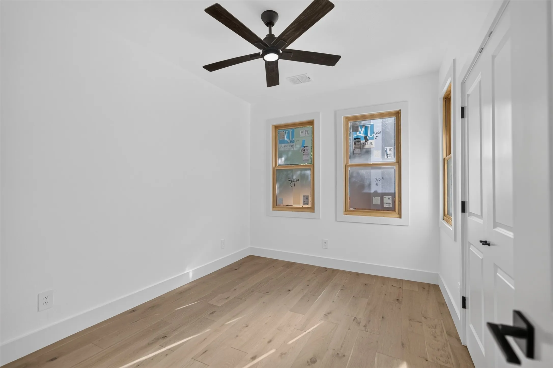 Single Family Residence For Sale in Dallas County , 1007 Winston Street, Dallas, Texas 75208, 3 Bedroom, 2 Bathroom, Garage spaces, 1,490 Sqft, built in 1930, mls#21379351, Real Estate Agent in Dallas, Homes For Sale in Dallas county, Homes For Sale in Dallas, Realtor in Dallas Texas, Real Estate Brokerage Independent Realty Texas, Luminita Cordes Realtor