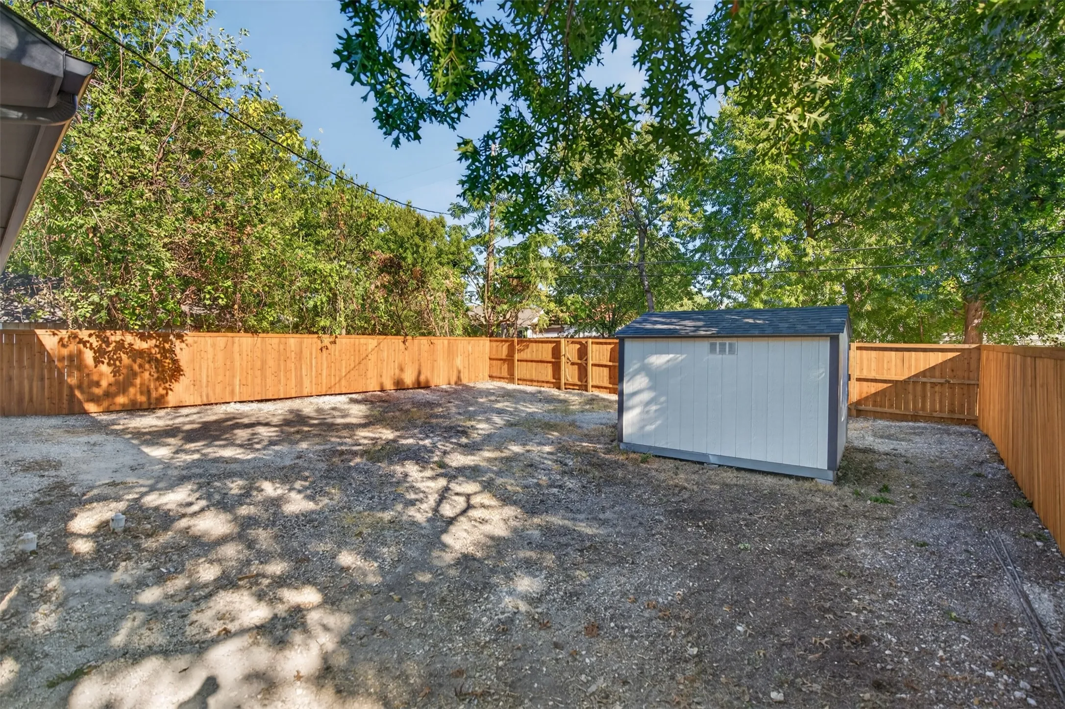 Single Family Residence For Sale in Dallas County , 1007 Winston Street, Dallas, Texas 75208, 3 Bedroom, 2 Bathroom, Garage spaces, 1,490 Sqft, built in 1930, mls#21379351, Real Estate Agent in Dallas, Homes For Sale in Dallas county, Homes For Sale in Dallas, Realtor in Dallas Texas, Real Estate Brokerage Independent Realty Texas, Luminita Cordes Realtor