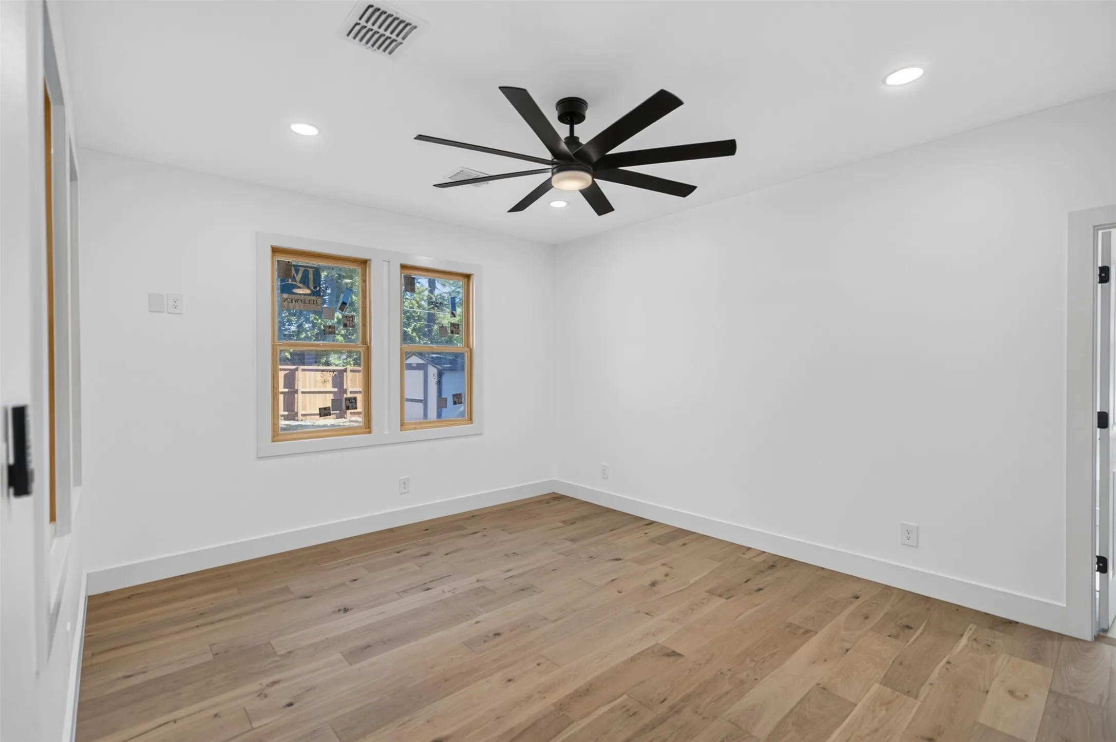 Single Family Residence For Sale in Dallas County , 1007 Winston Street, Dallas, Texas 75208, 3 Bedroom, 2 Bathroom, Garage spaces, 1,490 Sqft, built in 1930, mls#21379351, Real Estate Agent in Dallas, Homes For Sale in Dallas county, Homes For Sale in Dallas, Realtor in Dallas Texas, Real Estate Brokerage Independent Realty Texas, Luminita Cordes Realtor