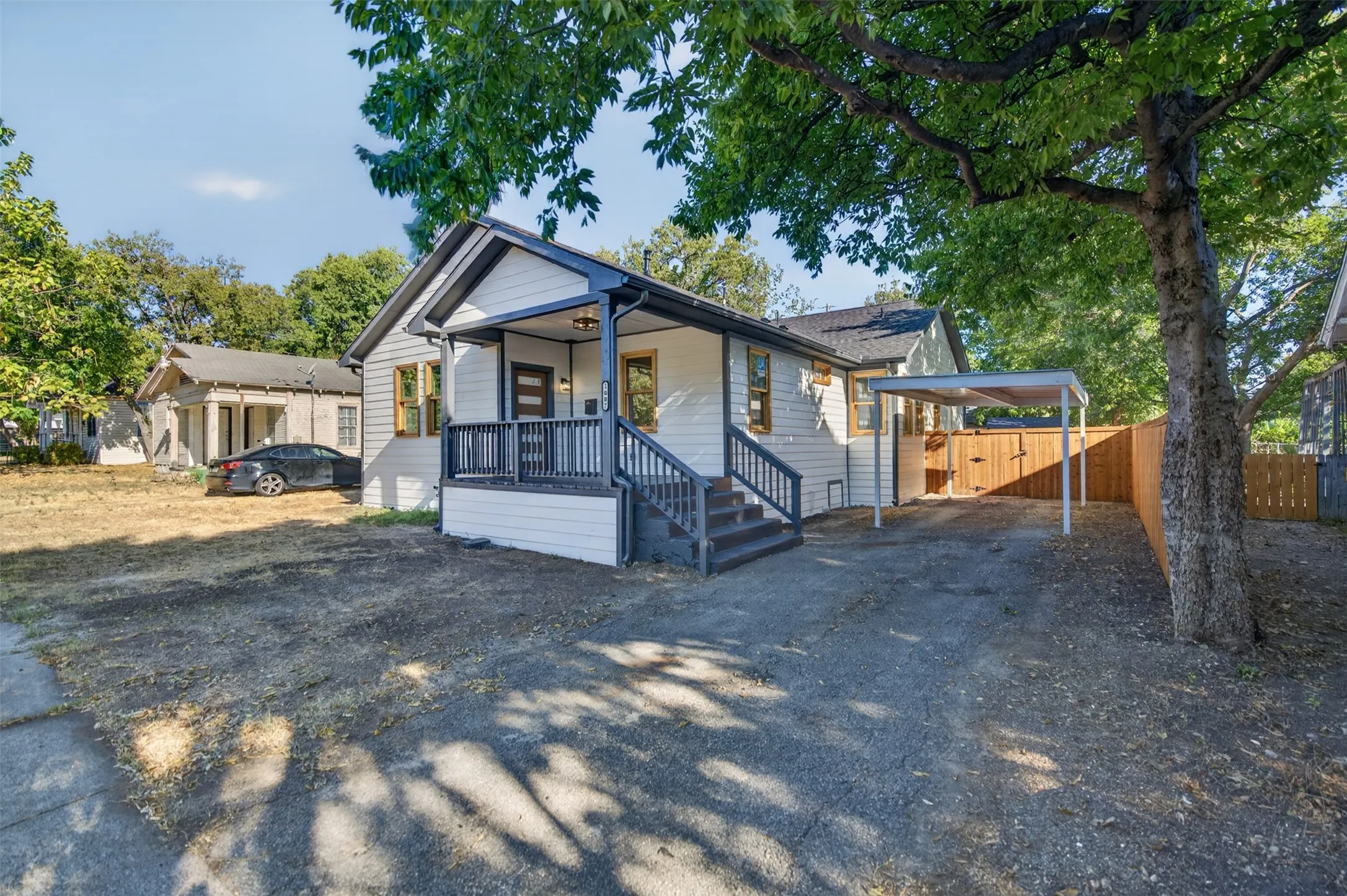 Single Family Residence For Sale in Dallas County , 1007 Winston Street, Dallas, Texas 75208, 3 Bedroom, 2 Bathroom, Garage spaces, 1,490 Sqft, built in 1930, mls#21379351, Real Estate Agent in Dallas, Homes For Sale in Dallas county, Homes For Sale in Dallas, Realtor in Dallas Texas, Real Estate Brokerage Independent Realty Texas, Luminita Cordes Realtor