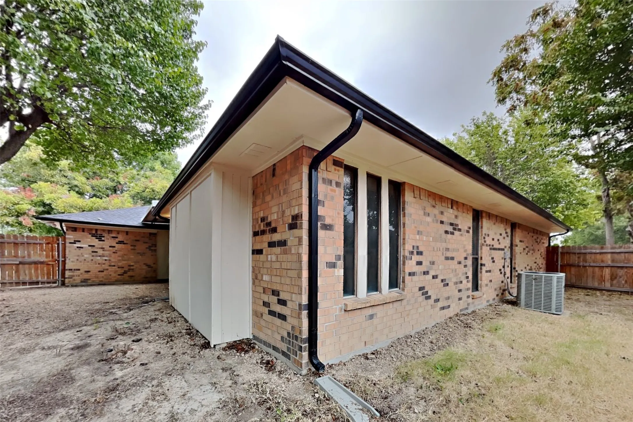 Single Family Residence For Rent in Dallas County , 4813 Vera Cruz Drive, Garland, Texas 75043, 3 Bedroom, 2 Bathroom, 2 Garage spaces, 1,963 Sqft, built in 1978, mls#21379676, Real Estate Agent in Garland, Homes For Rent in Dallas county, Homes For Rent in Garland, Realtor in Garland Texas, Real Estate Brokerage Independent Realty Texas, Luminita Cordes Realtor