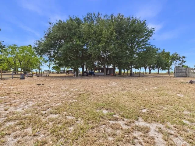 Single Family Residence For Sale in Anderson County , 14889 N State Highway 19, Palestine, Texas 75803, 3 Bedroom, 1 Bathroom, Garage spaces, 1,246 Sqft, built in 1950, mls#21377167, Real Estate Agent in Palestine, Homes For Sale in Anderson county, Homes For Sale in Palestine, Realtor in Palestine Texas, Real Estate Brokerage Independent Realty Texas, Luminita Cordes Realtor