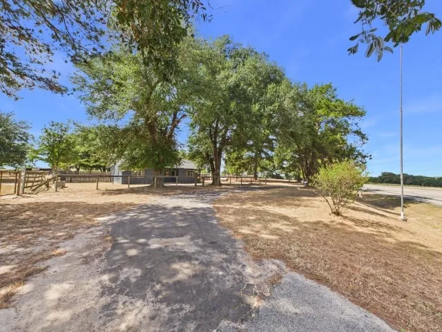 Single Family Residence For Sale in Anderson County , 14889 N State Highway 19, Palestine, Texas 75803, 3 Bedroom, 1 Bathroom, Garage spaces, 1,246 Sqft, built in 1950, mls#21377167, Real Estate Agent in Palestine, Homes For Sale in Anderson county, Homes For Sale in Palestine, Realtor in Palestine Texas, Real Estate Brokerage Independent Realty Texas, Luminita Cordes Realtor