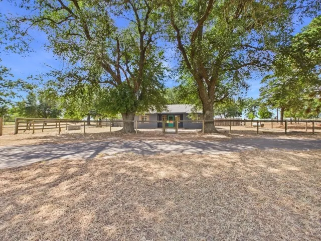 Single Family Residence For Sale in Anderson County , 14889 N State Highway 19, Palestine, Texas 75803, 3 Bedroom, 1 Bathroom, Garage spaces, 1,246 Sqft, built in 1950, mls#21377167, Real Estate Agent in Palestine, Homes For Sale in Anderson county, Homes For Sale in Palestine, Realtor in Palestine Texas, Real Estate Brokerage Independent Realty Texas, Luminita Cordes Realtor