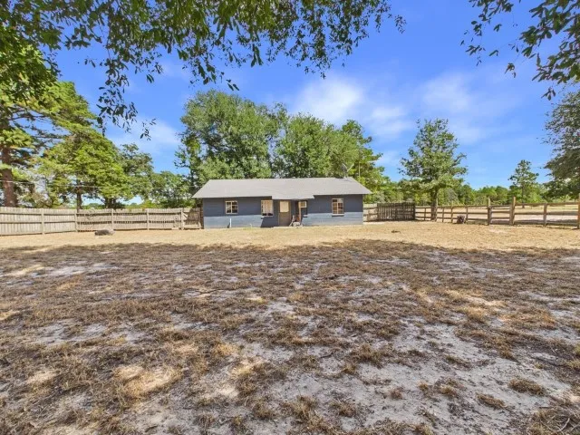 Single Family Residence For Sale in Anderson County , 14889 N State Highway 19, Palestine, Texas 75803, 3 Bedroom, 1 Bathroom, Garage spaces, 1,246 Sqft, built in 1950, mls#21377167, Real Estate Agent in Palestine, Homes For Sale in Anderson county, Homes For Sale in Palestine, Realtor in Palestine Texas, Real Estate Brokerage Independent Realty Texas, Luminita Cordes Realtor