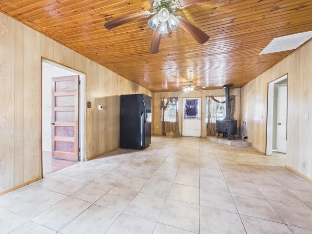Single Family Residence For Sale in Anderson County , 14889 N State Highway 19, Palestine, Texas 75803, 3 Bedroom, 1 Bathroom, Garage spaces, 1,246 Sqft, built in 1950, mls#21377167, Real Estate Agent in Palestine, Homes For Sale in Anderson county, Homes For Sale in Palestine, Realtor in Palestine Texas, Real Estate Brokerage Independent Realty Texas, Luminita Cordes Realtor