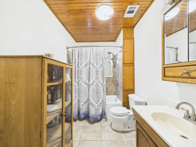 Single Family Residence For Sale in Anderson County , 14889 N State Highway 19, Palestine, Texas 75803, 3 Bedroom, 1 Bathroom, Garage spaces, 1,246 Sqft, built in 1950, mls#21377167, Real Estate Agent in Palestine, Homes For Sale in Anderson county, Homes For Sale in Palestine, Realtor in Palestine Texas, Real Estate Brokerage Independent Realty Texas, Luminita Cordes Realtor
